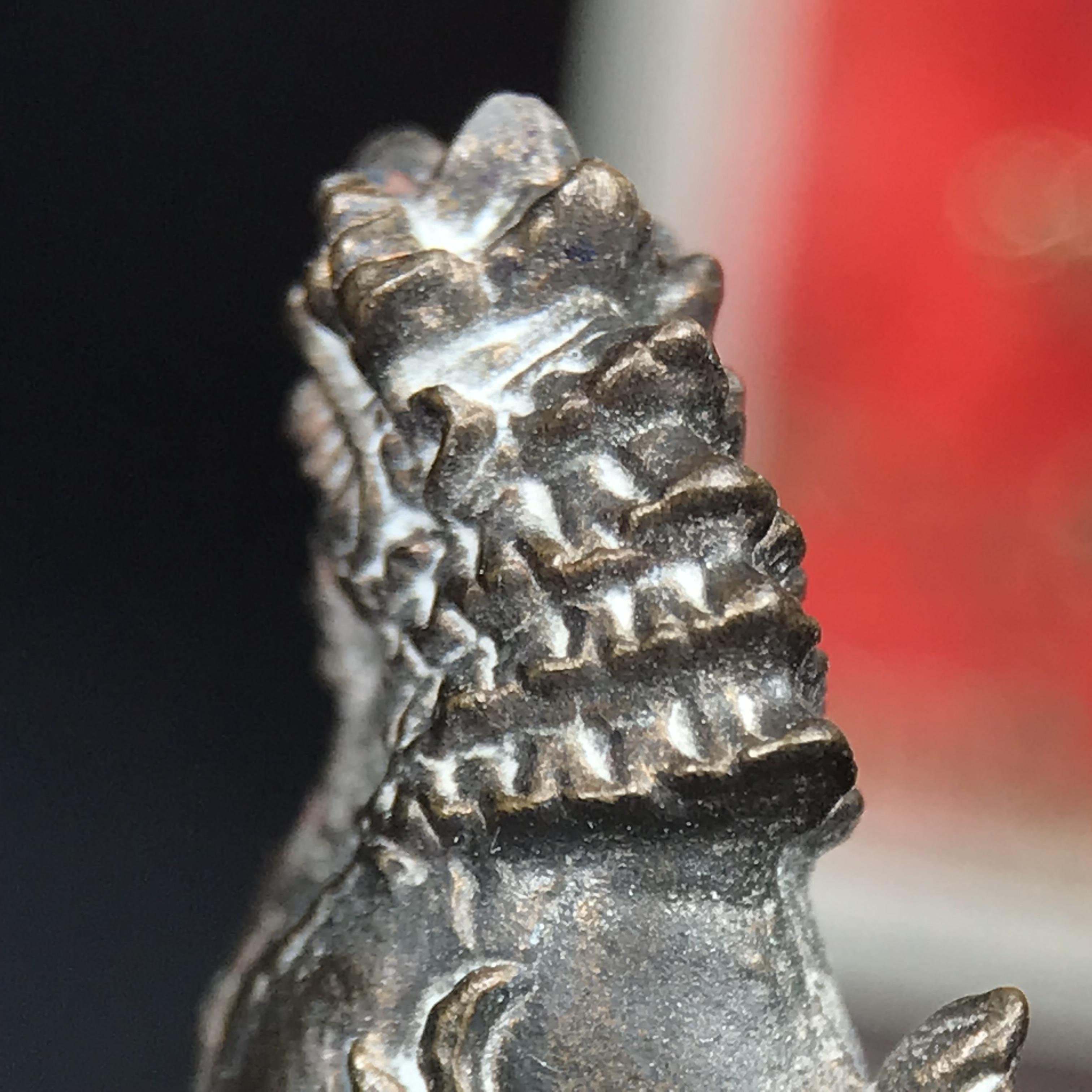 สิงห์เจ้าพ่อดำ วัดบุพพาราม จ.เชียงใหม่ ปี 2518 เนื้อนวโลหะ(ตอก 2 โค๊ต)หายาก(สภาพผิวเดิมสวยเดิมกล่องครบ) สิงห์รุ่นนี้มีพิธีดีมีเกจิอาจารย์ที่ร่วมปลุกเสกมากมาย****เครื่องราง ที่พระบาทสมเด็จพระเจ้าอยุ่รัชกาลที่ ๙ ทรงเสด็จฯประกอบพิธีด้วยพระองค์เอง