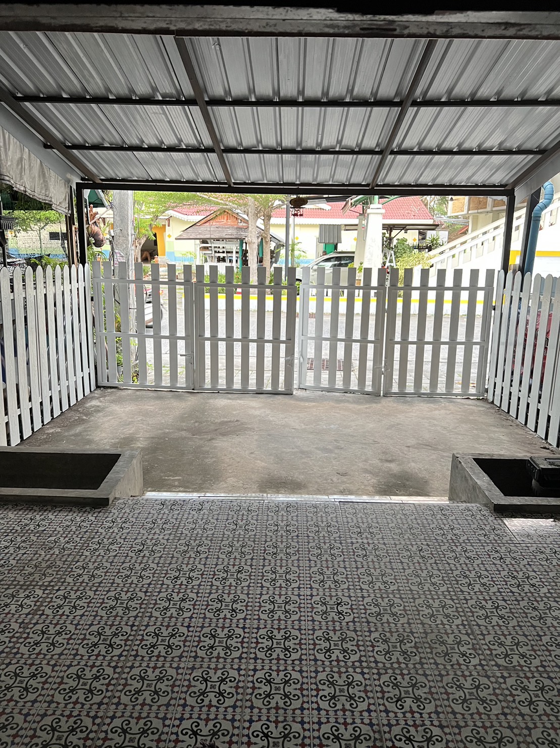 For Sales : Chalong, 2-Storey Commercial Building, 2 Bedrooms 2 Bathrooms