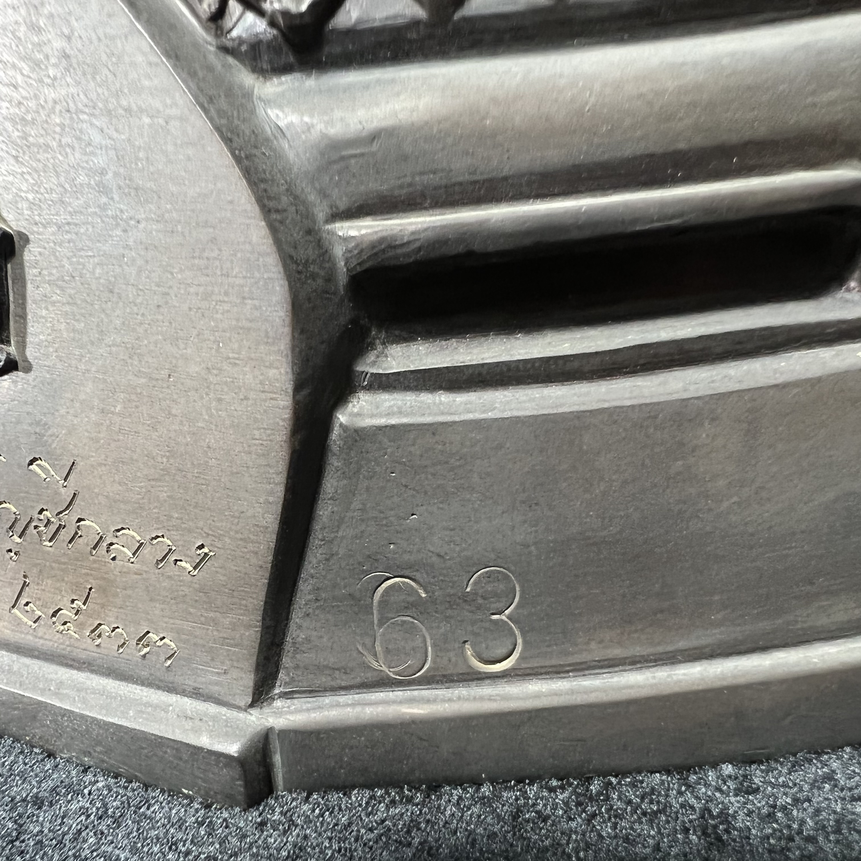 พระพุทธสิทธัตถศาสดา 100 ปี กรมบัญชีกลาง พ.ศ.2533(รุ่นแรก) เนื้อโลหะสำริด รมมันปู หน้าตัก 5.9 นิ้ว (พิธีใหญ่ ศิลป์สวย หายาก)(พระราชทานเม็ดพระธาตุ บรรจุมวลสารใต้ฐานองค์พระ)องค์หมายเลข 63(ผลรวมได้ 9 เลขมหามงคลเจริญก้าวหน้าในทุกด้าน)