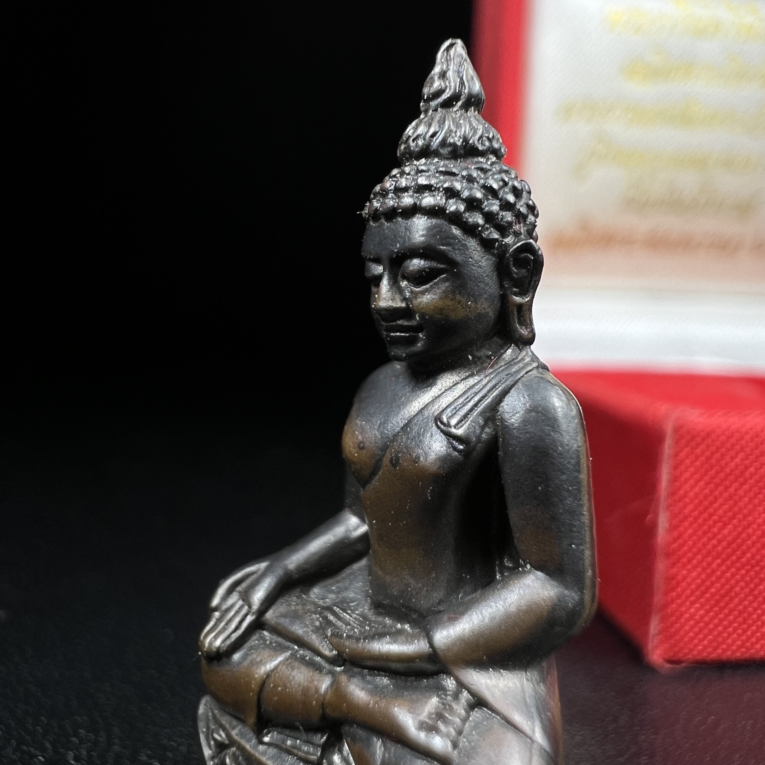 พระกริ่งไพรีพินาศ เฉลิมพระเกียรติ พระบาทสมเด็จพระเจ้าอยู่หัวรัชกาลที่9 พระชนมพรรษา 6 รอบ ปี2542 เนื้อนวโลหะผสมทองคำ(บรรจุเหล็กไหล)ดีนอก-ดีใน