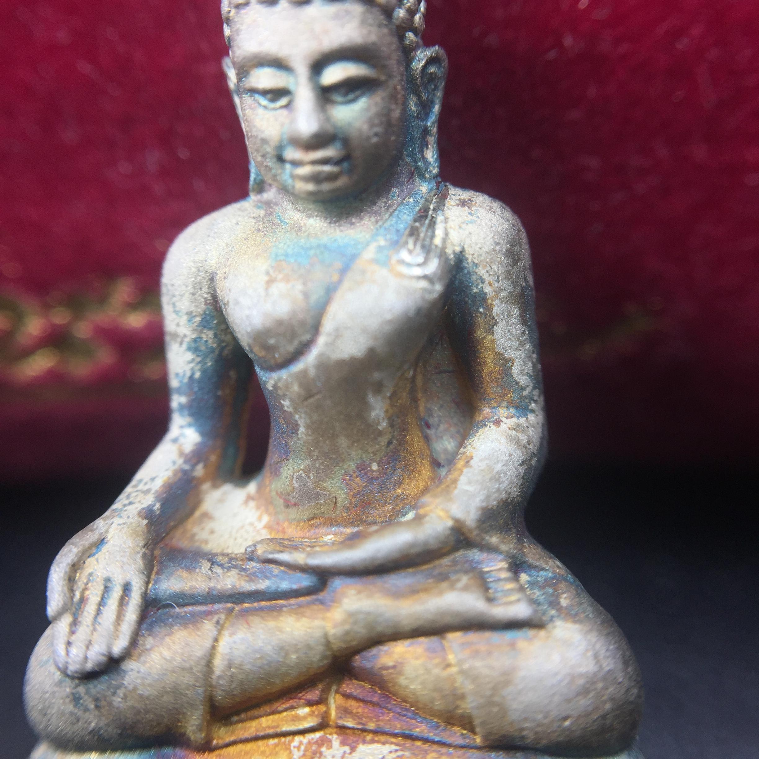 พระกริ่งไพรีพินาศ ตรากาญจนาภิเษก วัดบวรนิเวศวิหาร ที่ระลึกในหลวงรัชกาลที่9 ครองสิริราชสมบัติครบ 50 ปี เนื้อเงิน(สภาพผิวเดิม ขึ้นสีรุ้งธรรมชาติ สวยแบบนิยม)พร้อมกล่องบรรจุเดิม หมายเลข 5493