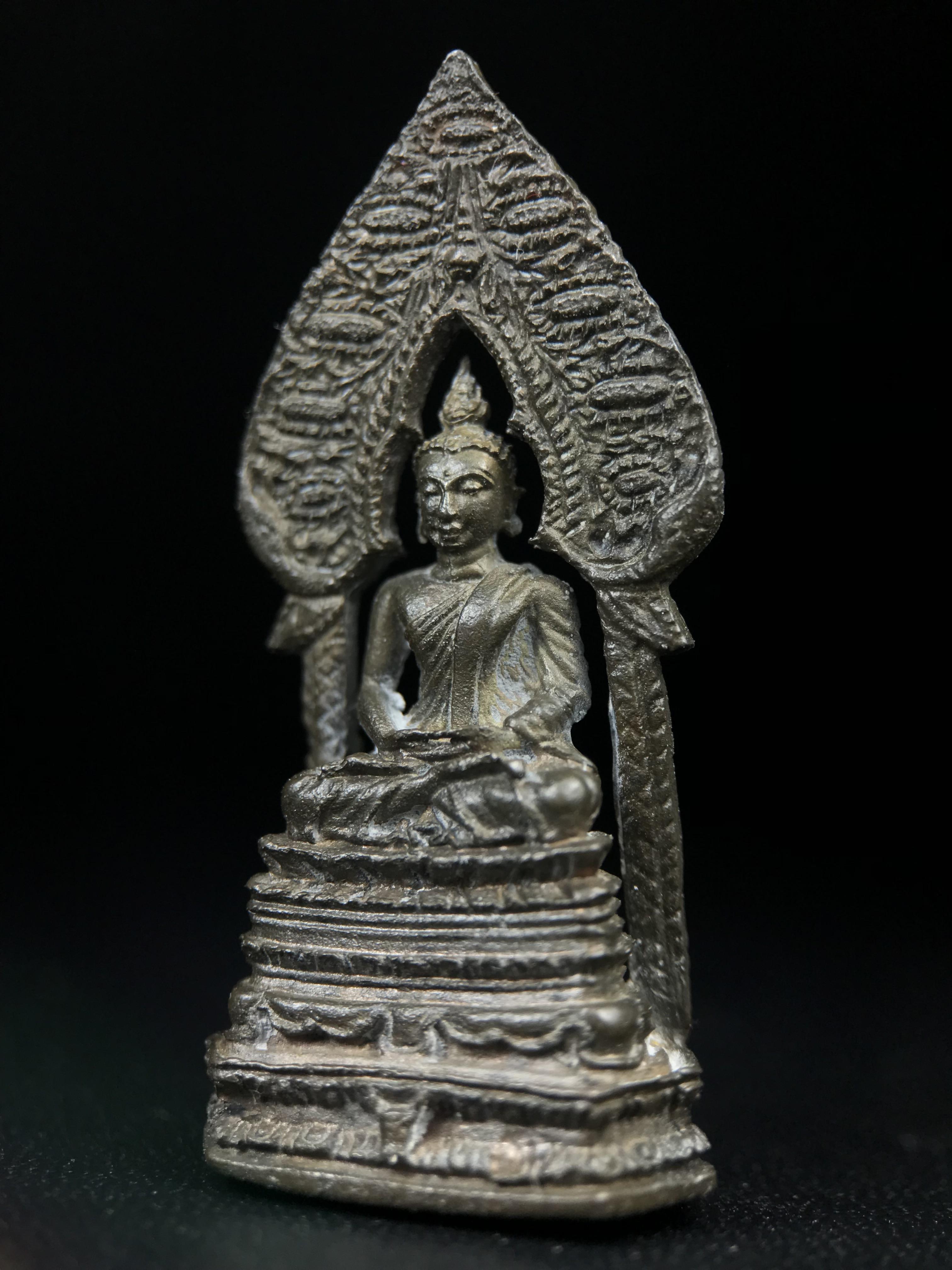 พระกริ่งนิรันตราย สมโภชครบ 108 ปี วัดราชประดิษฐ์ ปี 2515 เนื้อนวโลหะ(องค์หมายเลข ๑๖๘)( ในหลวง ร.9 เสด็จเททอง)( จำนวนสร้าง 1 ใน 999 องค์) (พิธีใหญ่ เกจิคณาจารย์ในยุคล้นหลาม หลวงปู่โต๊ะ วัดประดู่ฉิมพลีร่วมปลุกเสก)หายาก