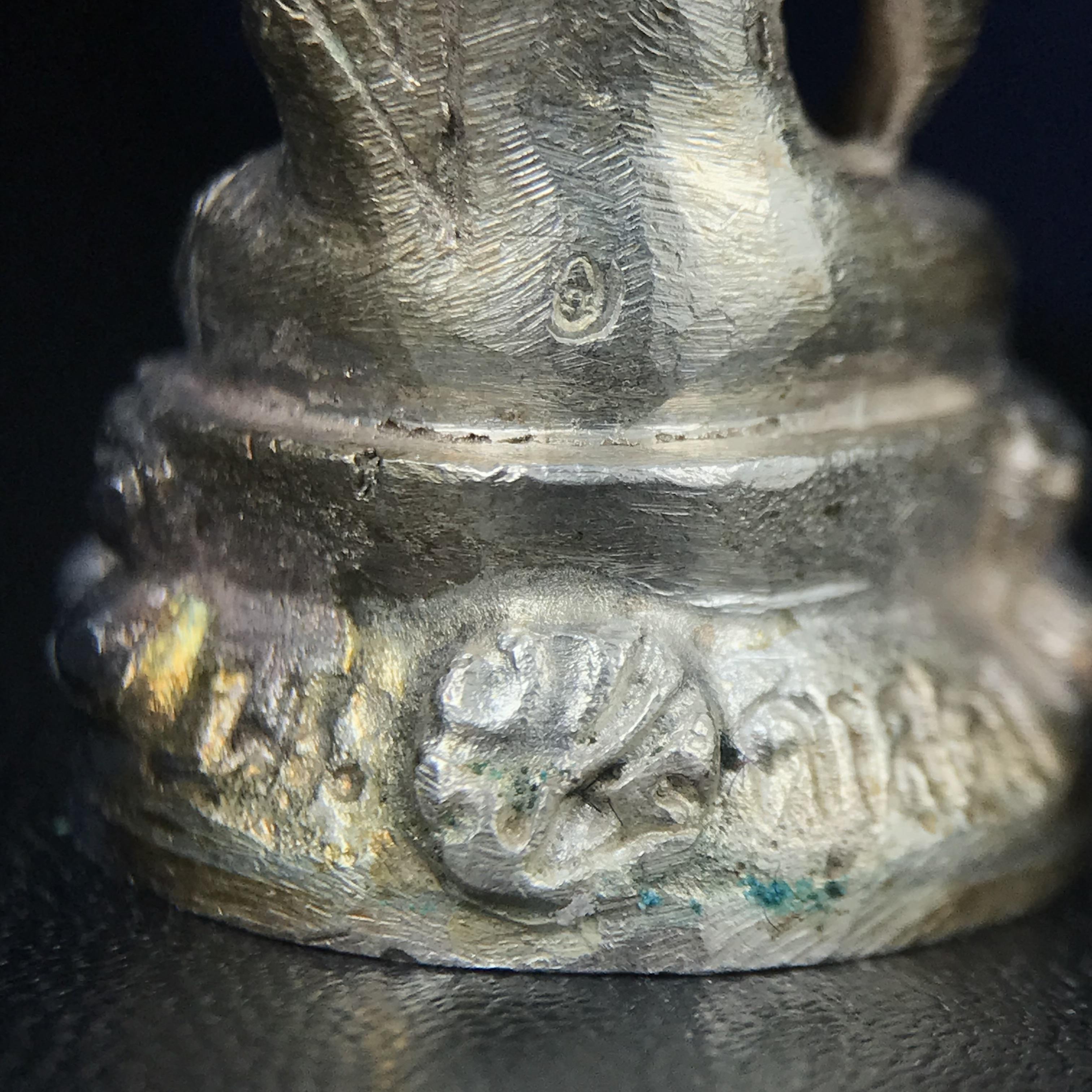 พระกริ่งศาสดา ภปร. วัดบวรนิเวศวิหาร ปี 2532 จัดสร้างในโอกาสสองทศวรรษรามาธิบดี เพื่อศูนย์การแพทย์สิริกิติ์ เนื้อเงิน(ผิวเดิมสวยงาม) (พิธีใหญ่ มวลสารมงคล สวยงามเข้มขลัง)สมเด็จพระญาณสังวร สมเด็จพระสังฆราชฯเสด็จเททอง***ตอกโค๊ตหมายเลข ๑๙๙๔***