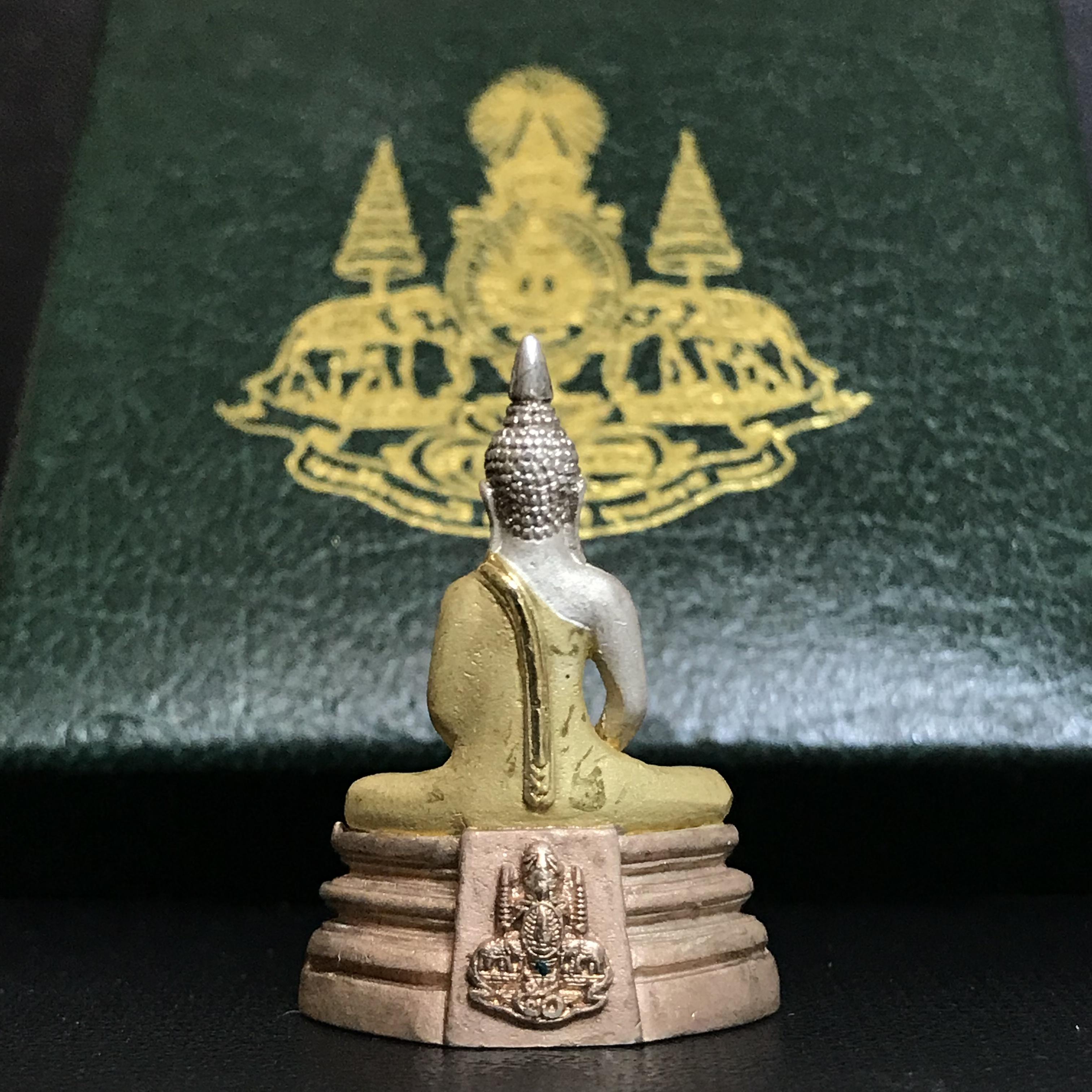 พระกริ่งพระพุทธโสธร ภปร. รุ่นย้อนยุค เนื้อเงินสามกษัตริย์ ปี2539 ครองสิริราชสมบัติครบ 50 ปี