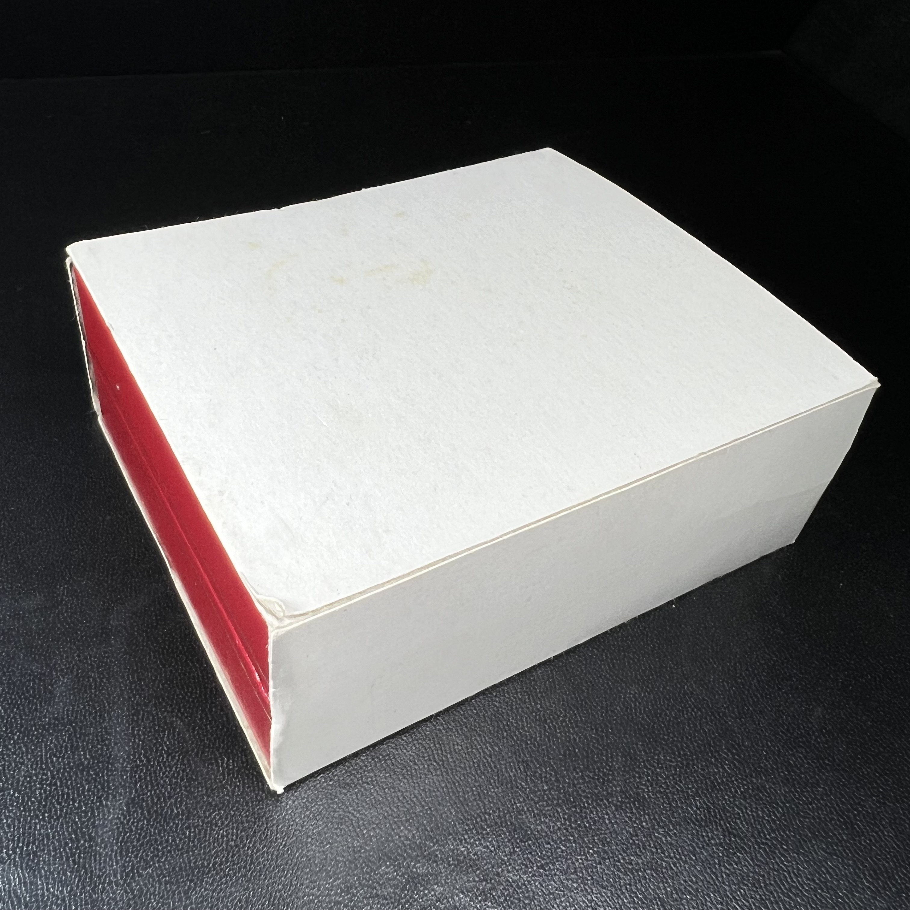 เหรียญพระพุทธโสธร-สมเด็จพระปิยมหาราช รุ่นกาญจนาภิเษก วัดสุทัศน์เทพวราราม ปี2538 ครบชุดสามกษัตริย์ 1 ชุดมี 3 เนื้อ (เงินขัดเงา+กะไหล่ทองขัดเงา+ทองแดงบริสุทธิ์ขัดเงา) ขนาด 19 มม. ครบชุดพิมพ์เล็กหมายเลขเดียวกันพร้อมกล่องและใบรับรองเดิม(1ใน 1000 ชุด หายากมาก)