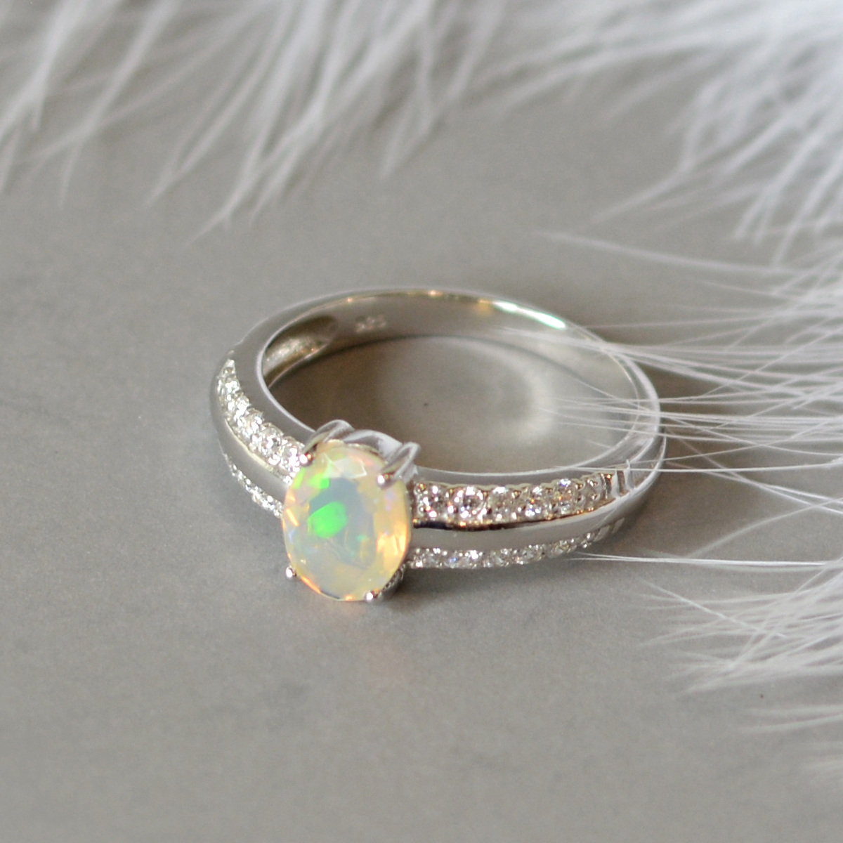 แหวนโอปอลแท้ประกายไฟดี Opal ring ฝังด้วย White sapphire