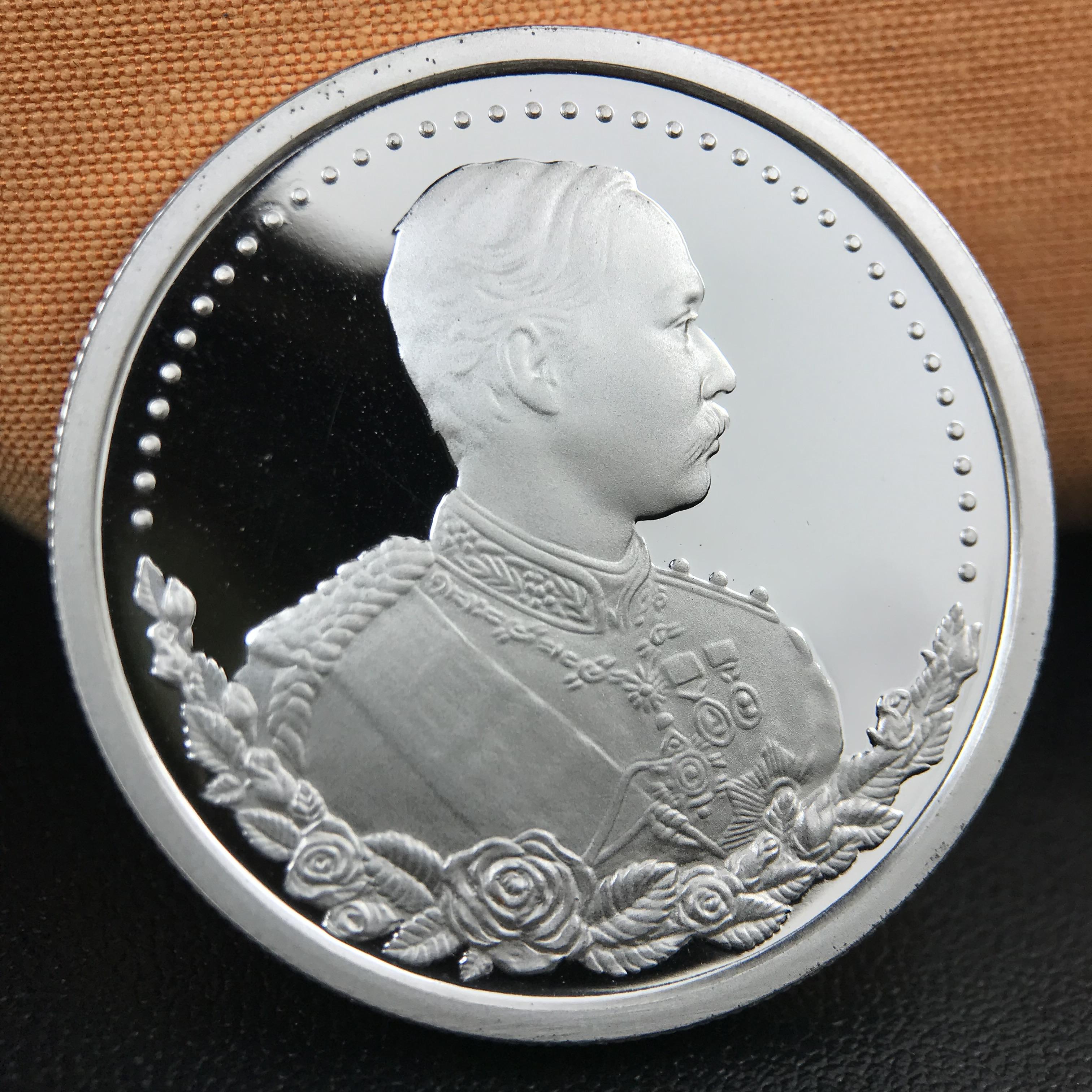 เหรียญรัชกาลที่ 5 หลัง 12 นักษัตริย์ รุ่นมหาลาภ ปี 2539 เนื้อเงินขัดเงา บล็อกนอก(เพิร์ธ)ออสเตรเรีย ขนาด 3.2 ซ.ม. กล่องบรรจุเดิมครบสมบูรณ์สวยงาม พิธีพุทธาภิเษก ณ.พระอุโบสถ วัดพระแก้ว สมเด็จพระญาณสังวร สมเด็จพระสังฆราช เป็นประธานพิธี