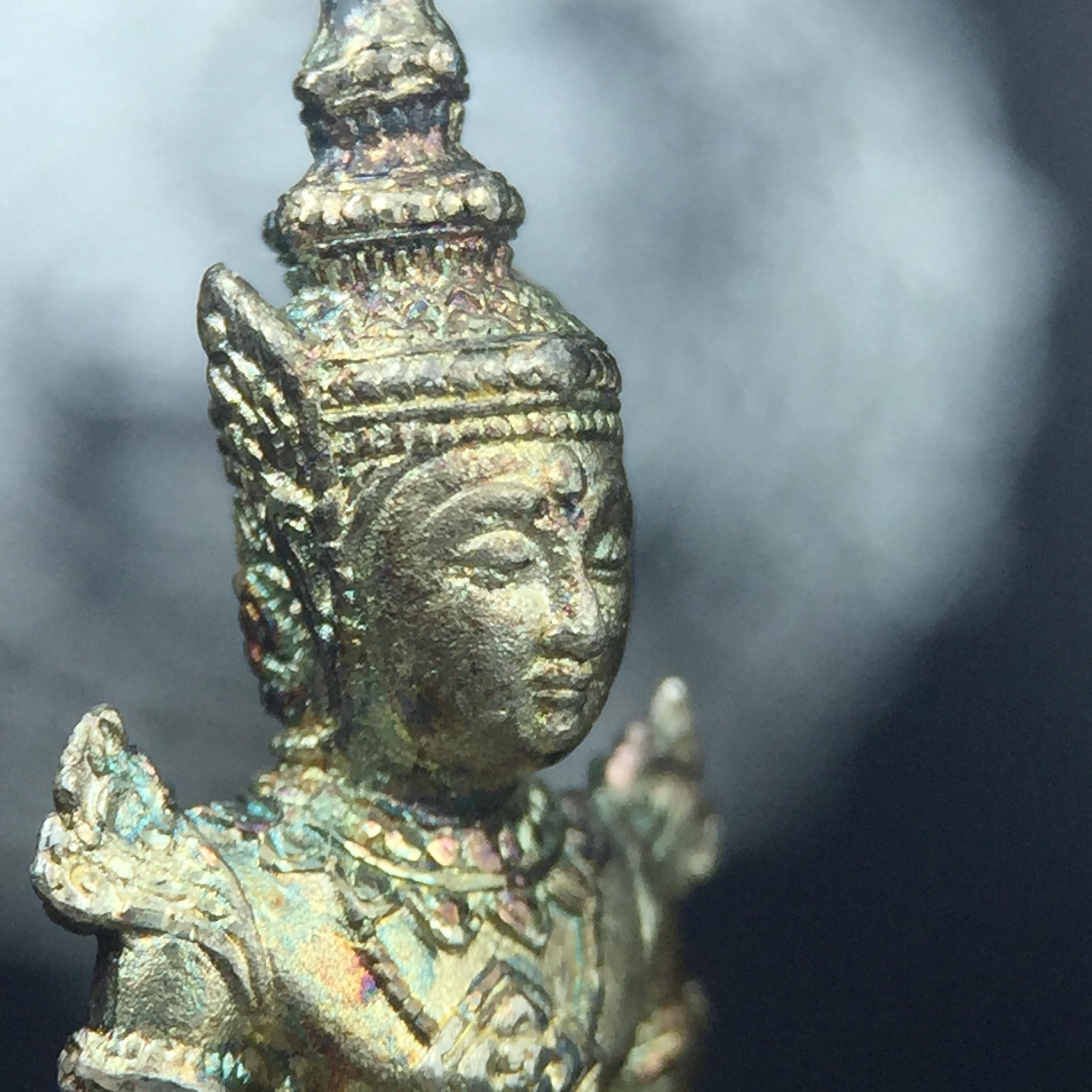 พระแก้วมรกต กรมสรรพสามิตจัดสร้างขึ้นเนื่องในโอกาสครบรอบ 64 ปีของกรมสรรพสามิต และเนื่องในวโรกาสที่พระบาทสมเด็จพระเจ้าอยู่หัวทรงครองราชย์ครบ50ปีเมื่อ พ.ศ.2539 เนื้อเงินทรายนวลขัดเงา(ผิวเดิมๆขึ้นสีรุ้งธรรมชาติสวย(สเน่ห์พระเนื้อเงินสีสันที่ธรรมชาติสรรค์สร้าง)