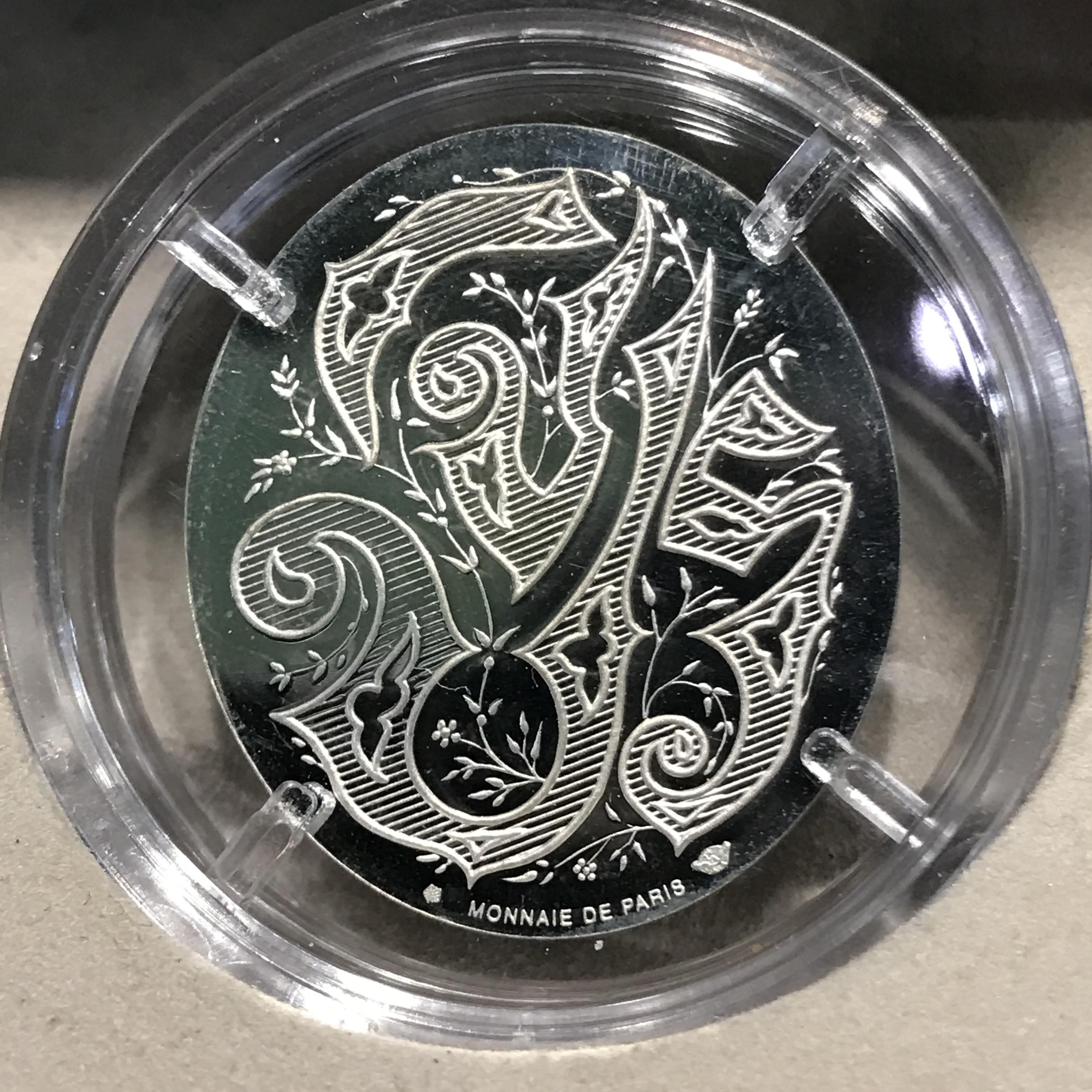 เหรียญพระบรมรูปรัชกาลที่ 5 รุ่นกาญจนาภิเษก หลัง จปร โมเน่ เดอร์ ปารีส ปี2539