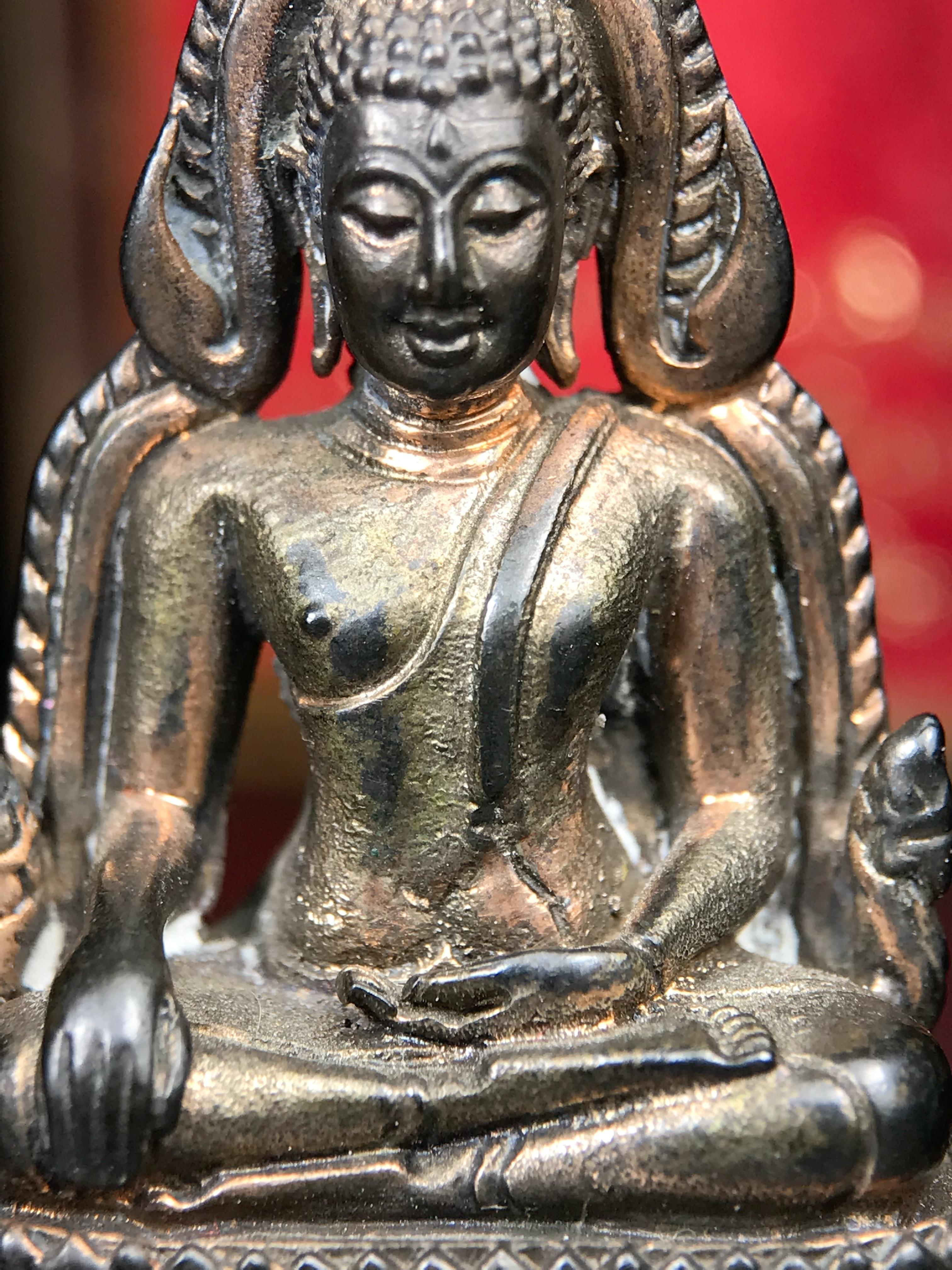 พระพุทธชินราชอินโดจีนมหาจักรพรรดิ อนุสรณ์ 100 ปี พิษณุโลกพิทยาคม (โรงเรียนชาย) พิธีจักรพรรดิมหาพุทธาภิเษก ปี 2542 เนื้อนวโลหะ(เต็มสูตรแก่ทองคำ) พิธีใหญ่มวลสารดีเกจิอาจารย์ยอดนิยมร่วมปลุกเสก*** ตอกโค้ดและหมายเลข*** 1 ใน 999 องค์ ยอดนิยมหายาก