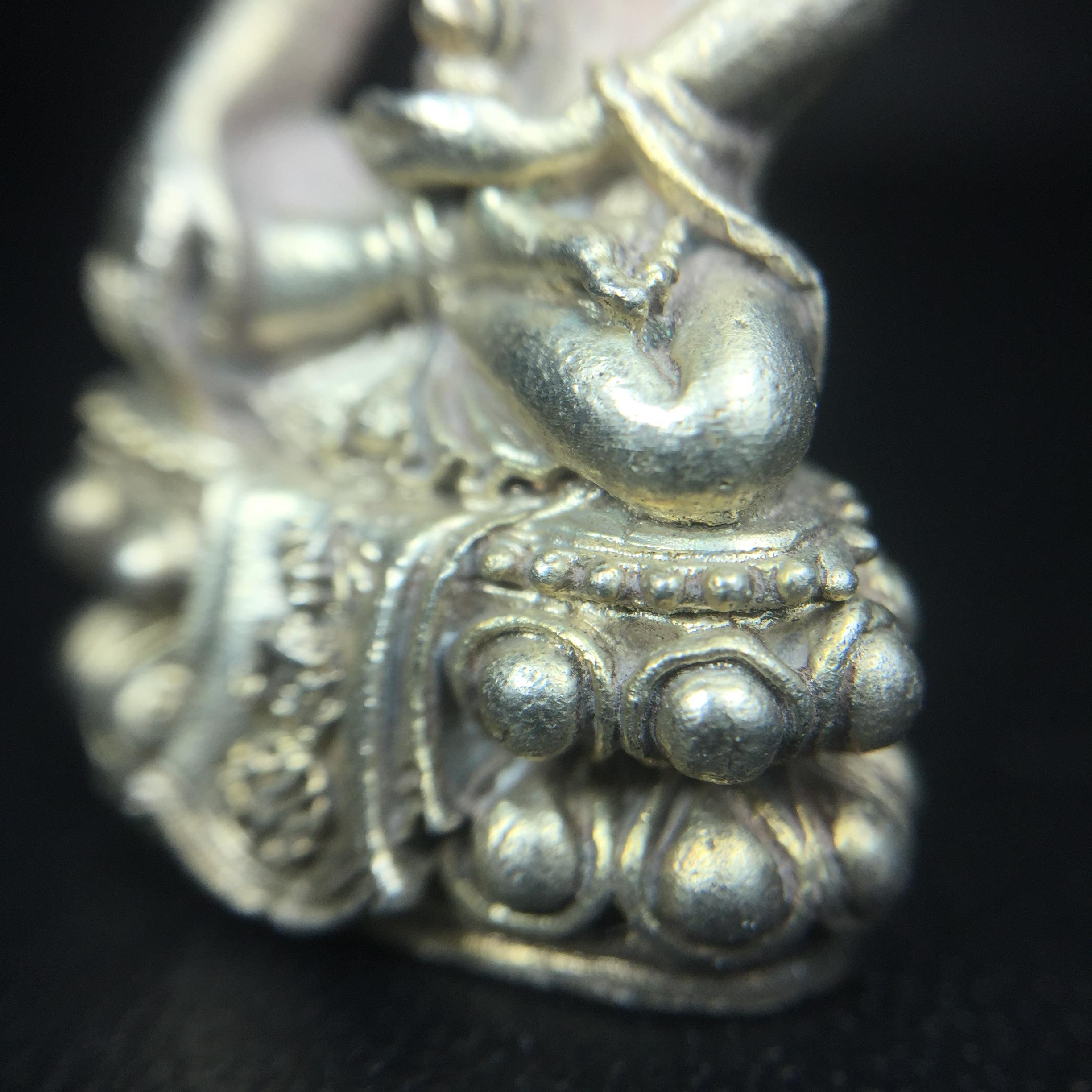 พระกริ่งศิรากาศ ภปร.(วัตถุมงคล"คุ้มเกล้าฯ") โรงพยาบาลภูมิพล เนื้อเงินพิมพ์หน้าไทย (ในหลวงรัชกาลที่9เสด็จเททอง)(พิธีใหญ่)(นิยม)