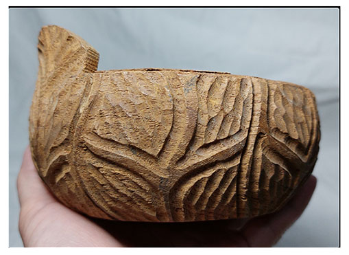 ชามหรือถ้วยไม้สัก แกะลาย ใช้ใส่ของเล็กๆ งานเก่า