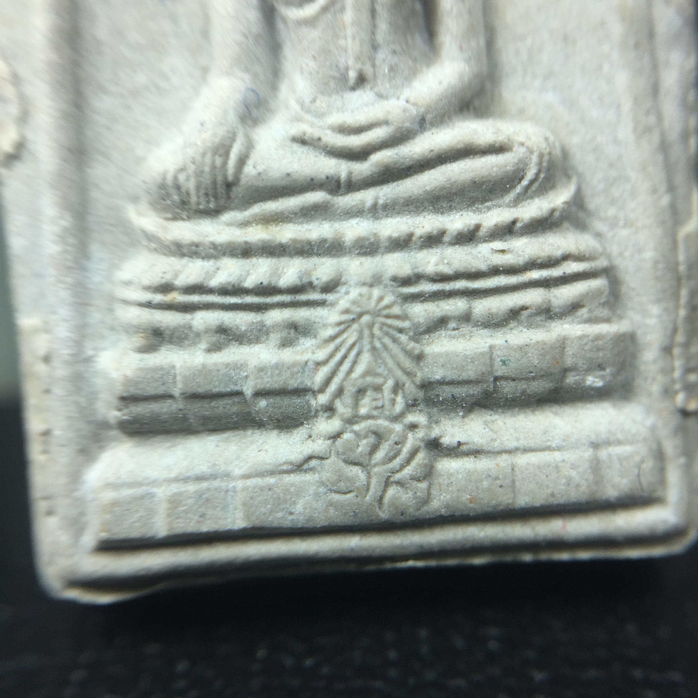 พระพุทธชินสีห์ ภปร. ทันโต เสฏโฐ ปี2533 พิมพ์เล็ก(หายาก) บรรจุพระทนต์ในหลวง รุ่นเดียวในประวัติศาสตร์ ****รุ่นนี้ขอแนะนำ****