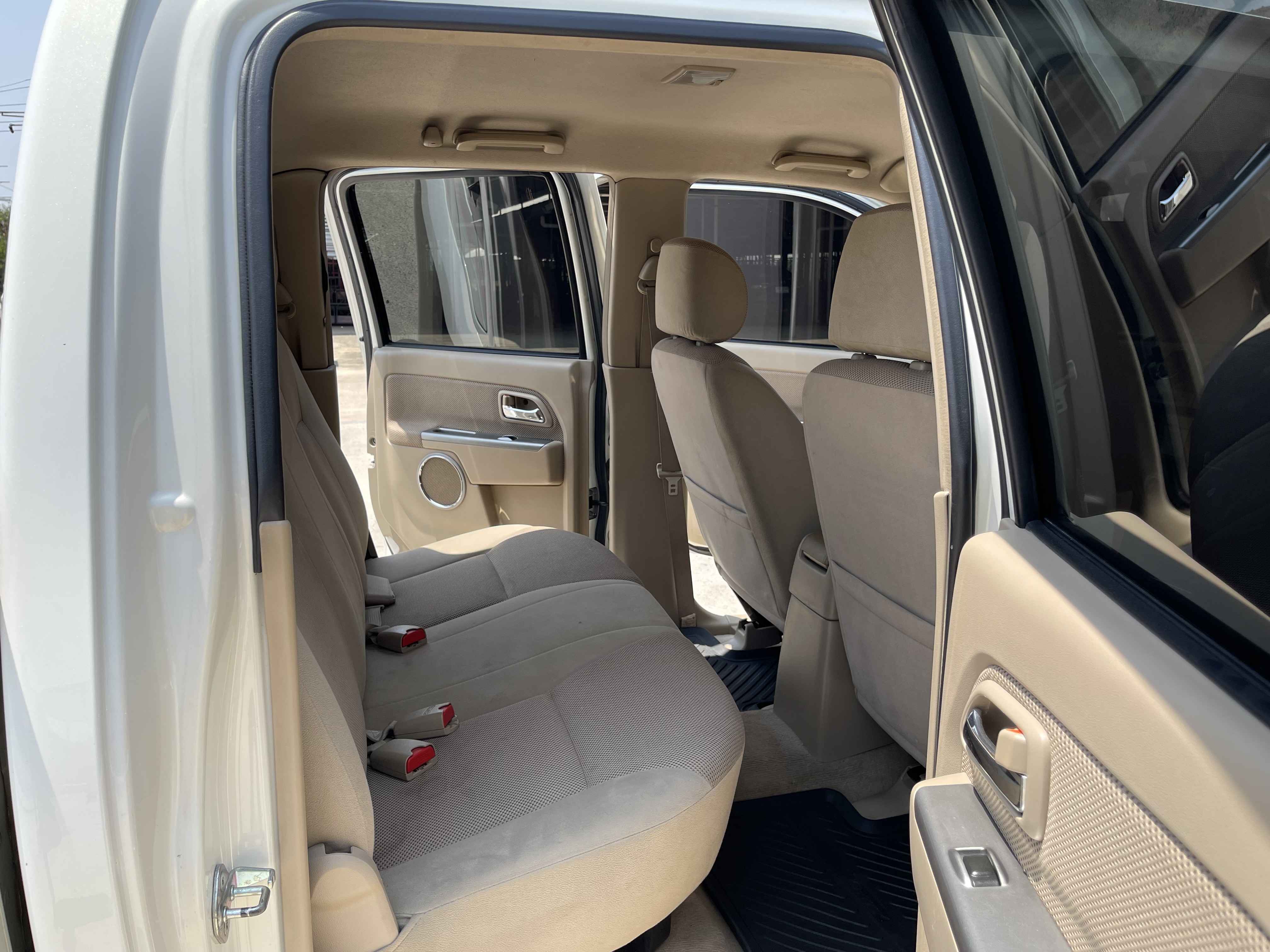 Isuzu Dmax 4ประตู Hilander 3.0 Vgs Navi 2010 ขาวมุก