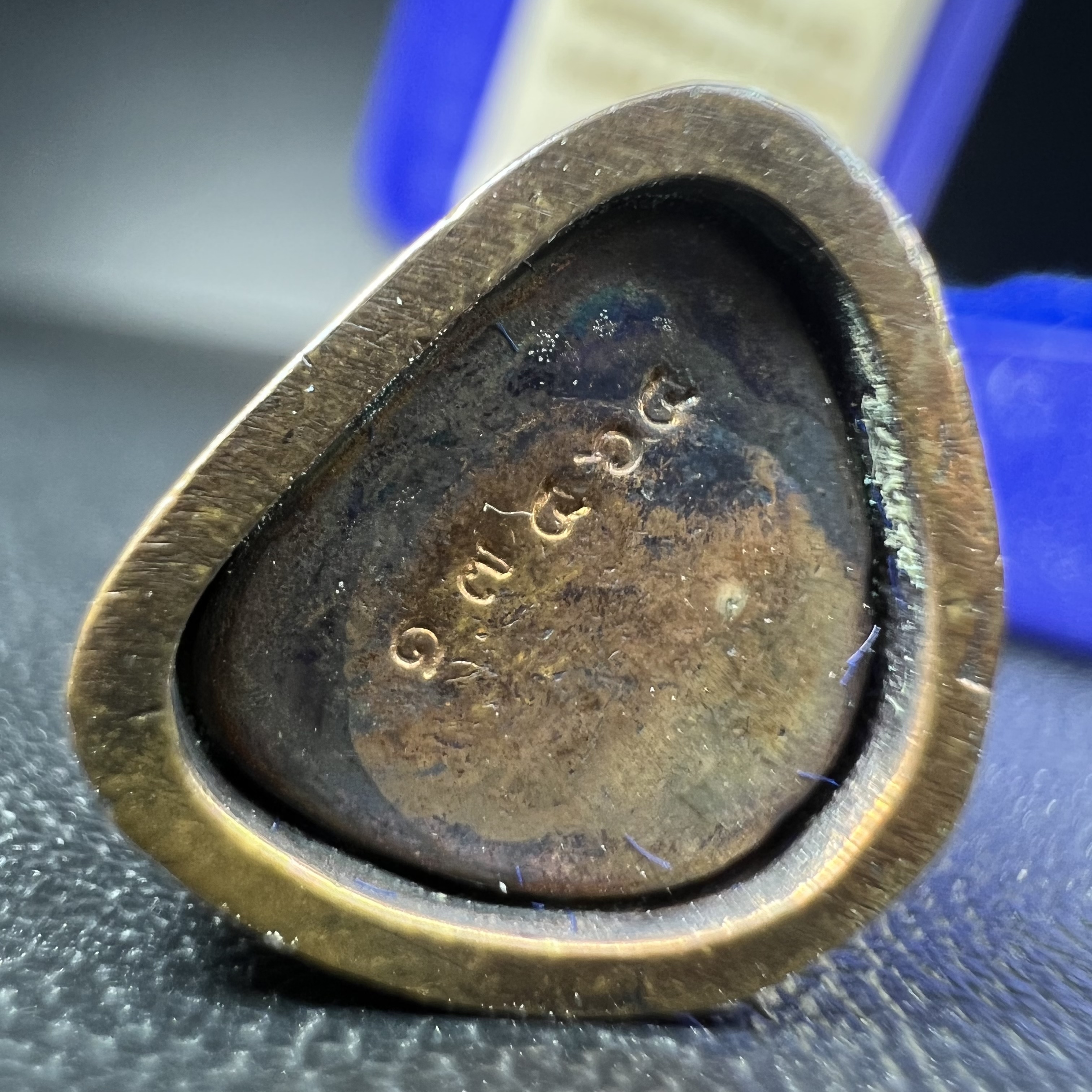 รูปเหมือนหล่อลอยองค์หลวงปู่ทวด รุ่น 111ปี กระทรวงกลาโหม เนื้อนวโลหะรมดำ-ปัดเงา ปี2540 พิธีใหญ่ สภาพสวย เข้มขลัง นิยม พร้อมกล่องบรรจุเดิม