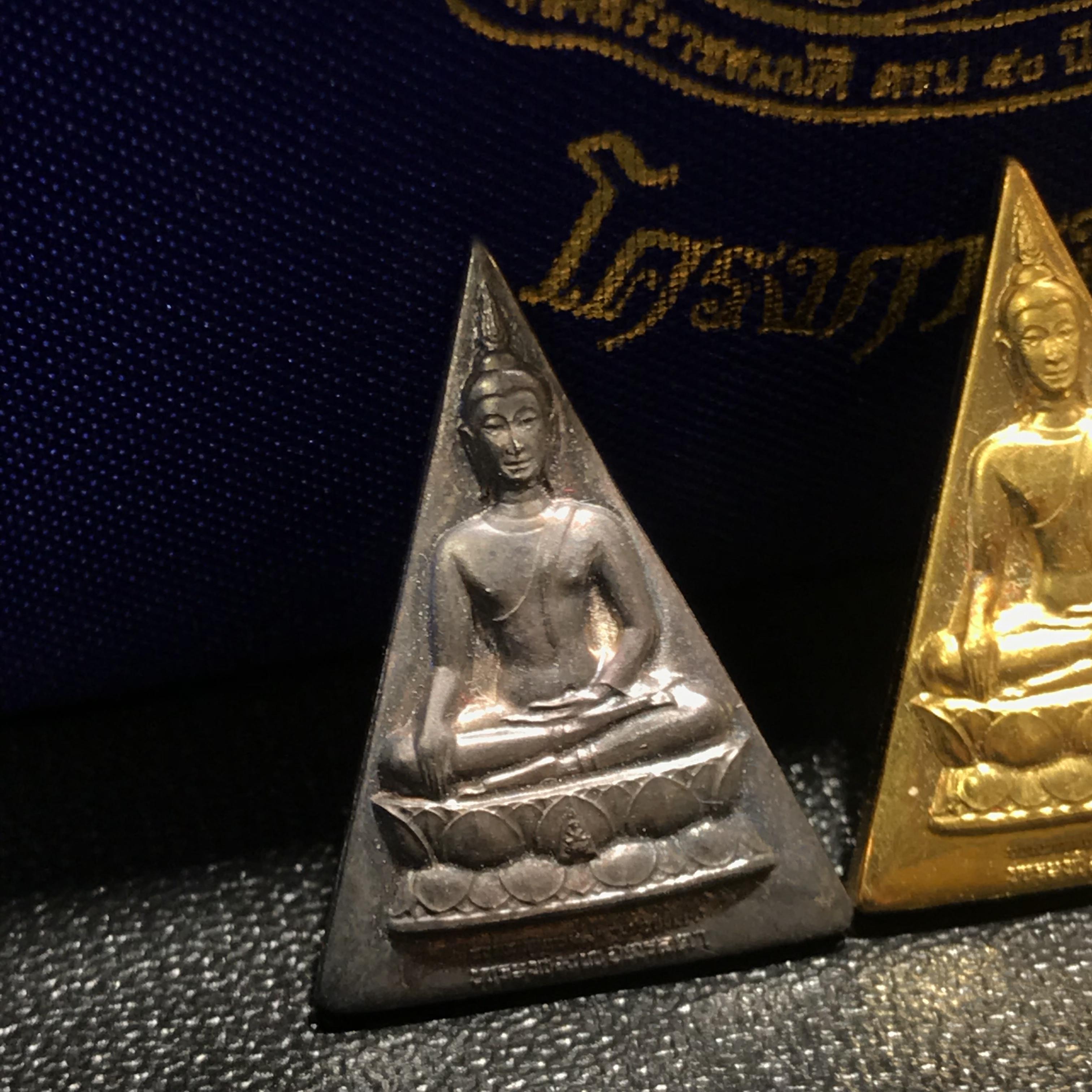 พระพุทธนวราชบพิตร พระพิมพ์จิตรลดา โครงการหลวง ปี 2539 ชุดทองคำพิมพ์เล็ก(1ใน5000ชุด)