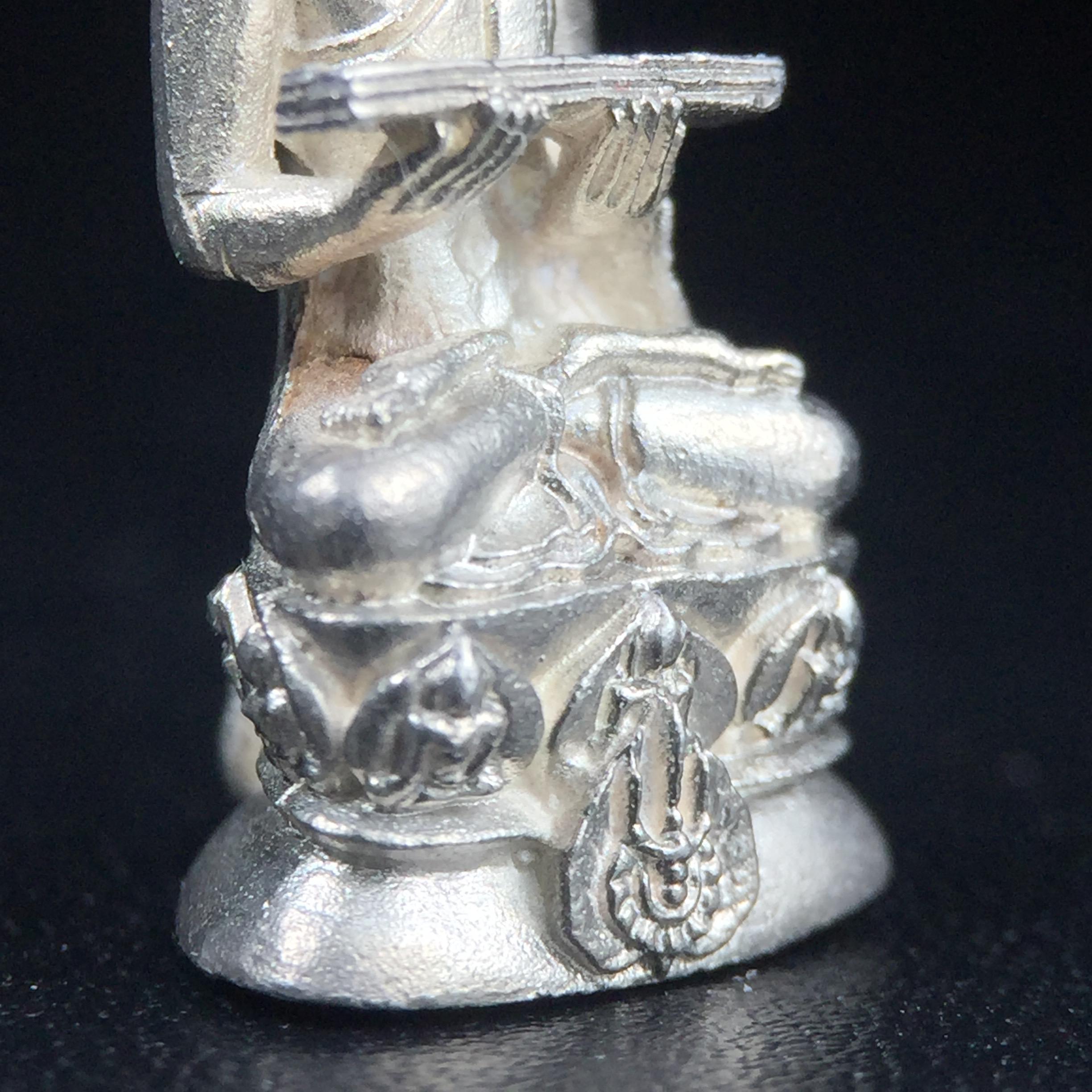 พระกริ่งปรมานุชิตชิโนรส วัดพระเชตุพนวิมลมังคลาราม(วัดโพธิ์) ปี2533 เนื้อเงิน ( ในหลวงรัชกาลที่9เสด็จเททอง)พิธีใหญ่ งดงามด้วยพุทธศิลป์เปี่ยมด้วยพุทธคุณ อีกหนึ่งรุ่นที่แนะนำสะสมบูชา