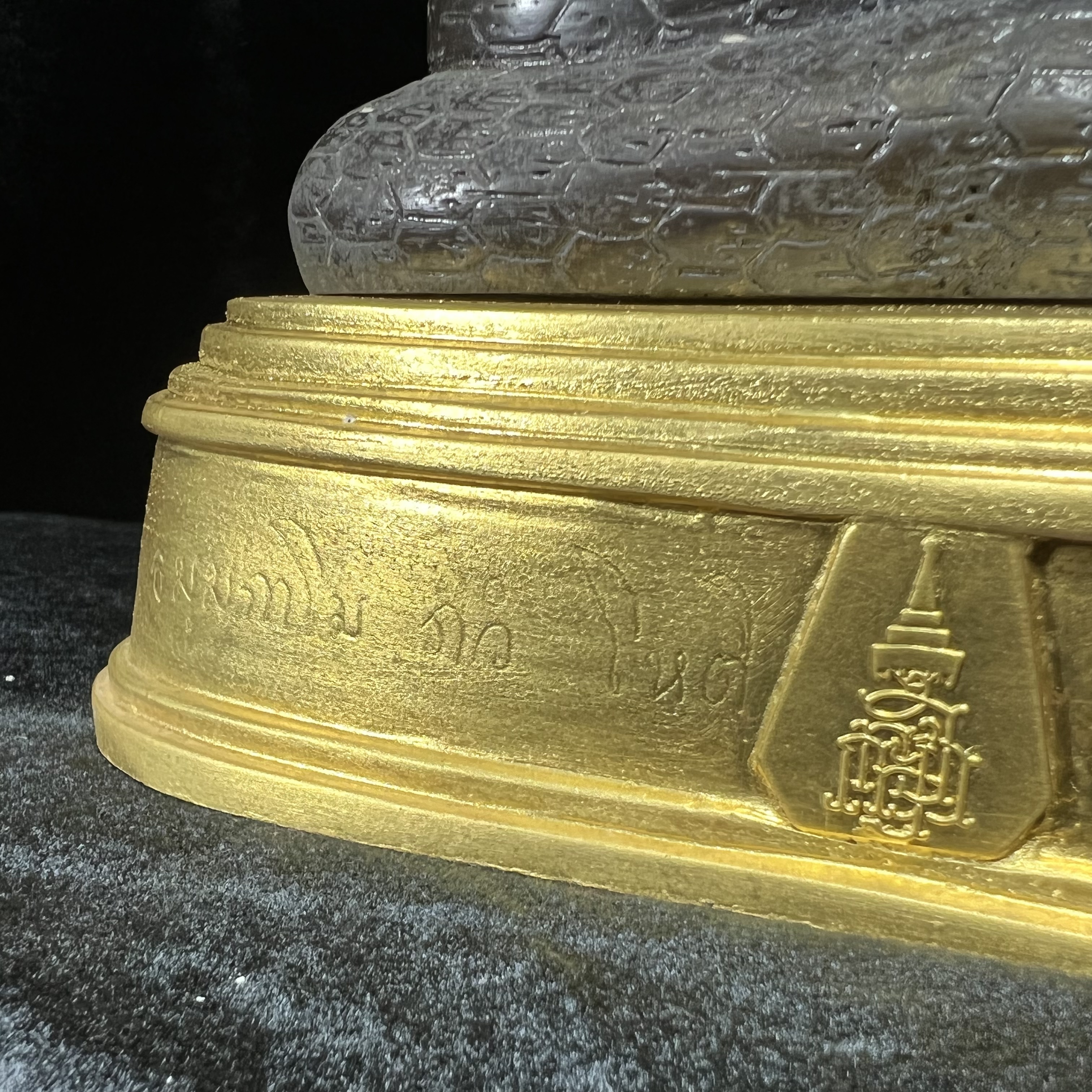สมเด็จพุทธบูชาปางนาคปรก ญสส. วัดบวรนิเวศวิหาร ปี 2540 พระบูชาขนาด 7 นิ้ว เนื้อโลหะผสมปิดทอง จัดสร้างโดยกระทรวงยุติธรรม ในวโรกาสในหลวงรัชกาลที่ 9 ฉลองสิริราชย์สมบัติครบ 50 ปี และสมเด็จพระญาณสังวร สมเด็จพระสังฆราช 84 พรรษา งานพุทธศิลป์สวย เข้มขลัง....2 ถอด