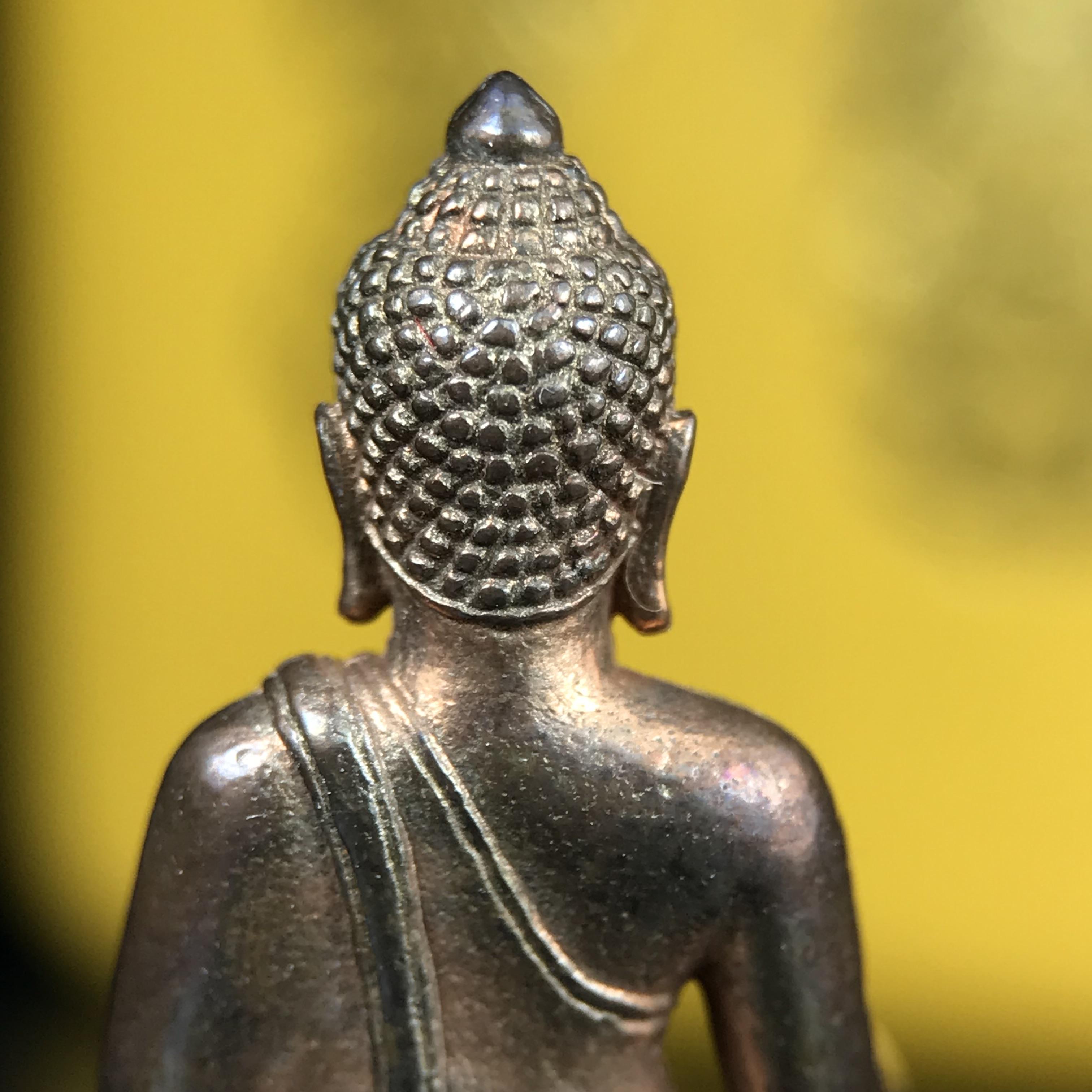 พระกริ่งพระพุทธนรสีห์ จปร.+ภปร. ครบรอบ 100 ปี ธนาคารไทยพาณิชย์ ปี 2550 พระกริ่งเนื้อนวโลหะพิเศษ(หล่อในพิธีเททอง)(หายาก)(พุทธศิลป์งดงาม)ด้านหน้าฐานประดับด้วยตราสัญลักษณ์ "จปร" และ "ภปร" (องค์เทหล่อในพิธีสร้างน้อย หายากมาก)1 ใน 1000 องค์