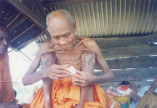 หลวงปู่สรวง พระผู้อยู่เหนีอโลก