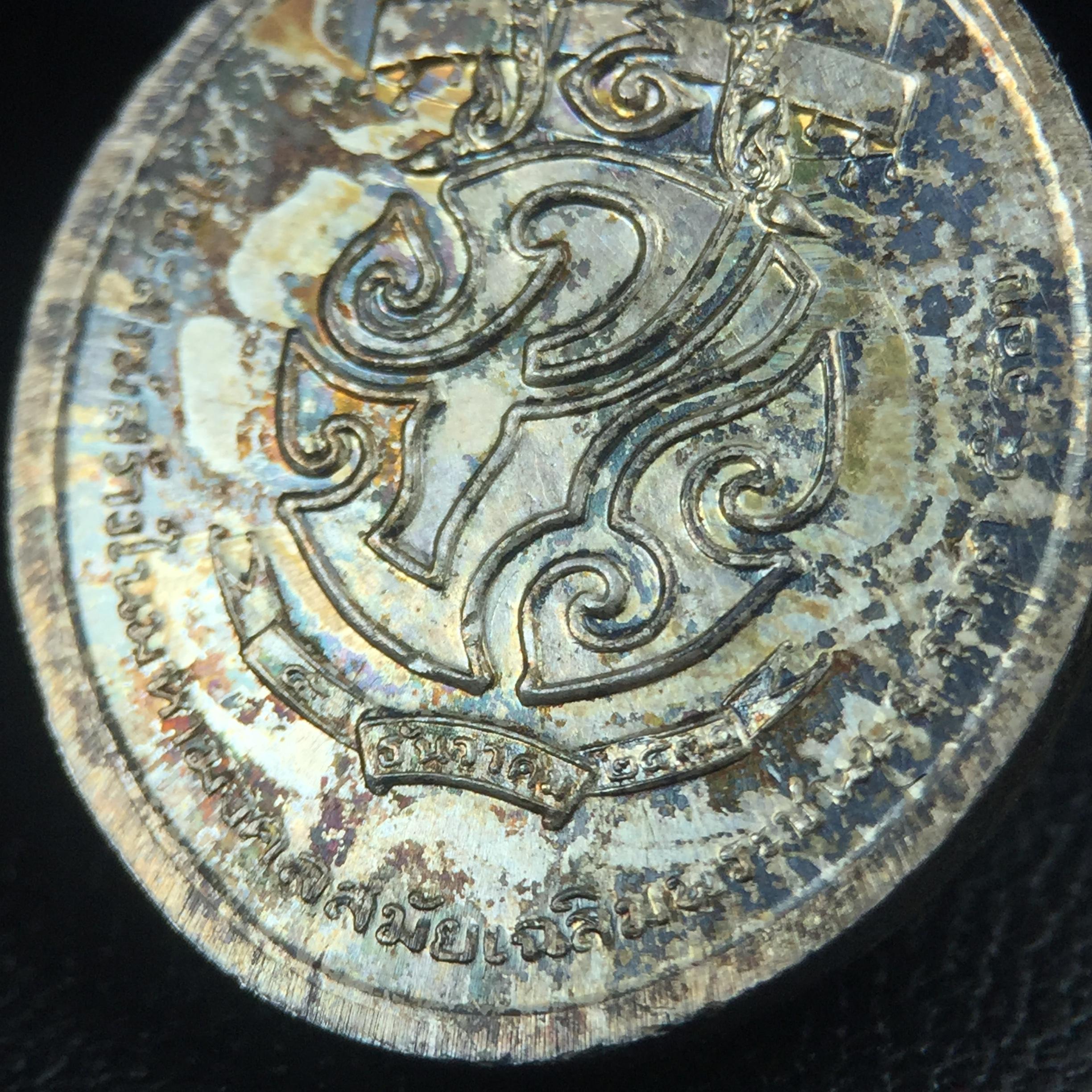 เหรียญพระชัยหลังช้าง ภปร. ครบ 5 รอบ ในหลวงรัชกาลที่9 พ.ศ.2530 พิมพ์เล็ก เนื้อเงิน(หนัก 2 สลึง)(สภาพผิวเดิมขึ้นสีรุ้งธรรมชาติสวยมาก)หายาก สภาพสวยเดิมพร้อมกล่องบรรจุเดิมครบสมบูรณ์(พิธีใหญ่ รุ่นยอดมนิยม)