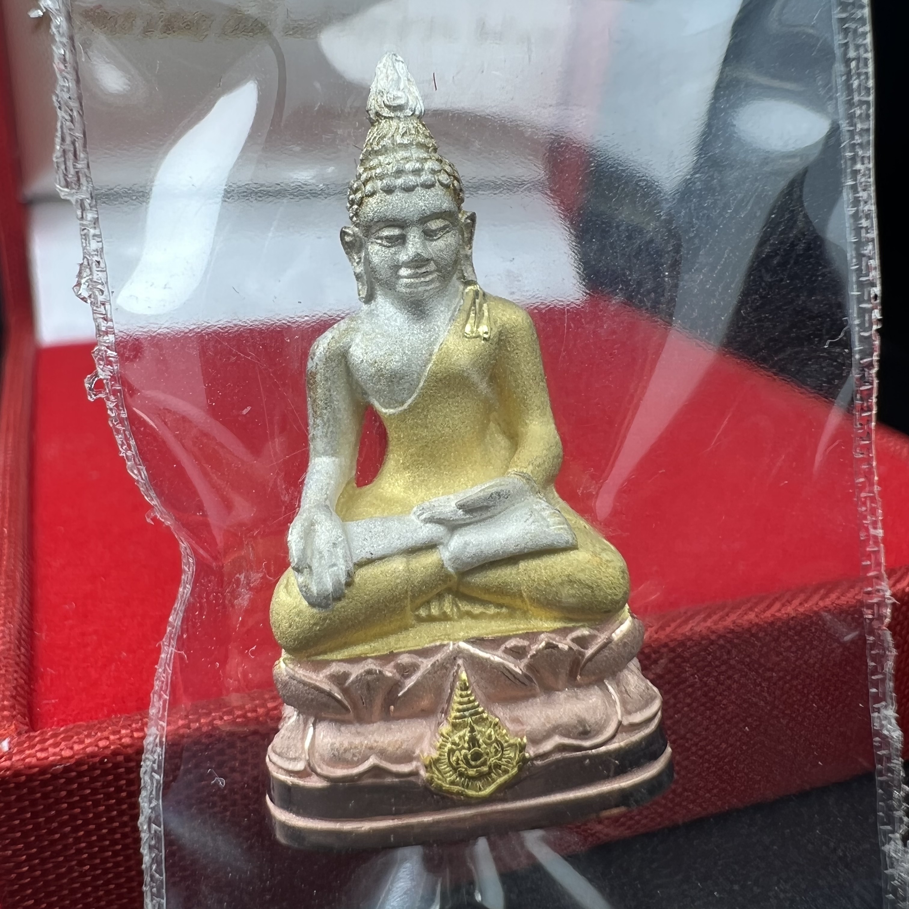 พระไพรีพินาศ รุ่นมหามงคล 72 พรรษา (6 รอบ) ในหลวงรัชกาลที่9 ปี2542 พิมพ์ใหญ่ เนื้อเงินบริสุทธิ์ 99.9% ชุบสามกษัตริย์แบบพ่นทรายขัดเงาบางส่วน(สภาพสวยซีนซองเดิมกล่องบรรจุเดิมครบสมบูรณ์)1 ใน 1500 องค์