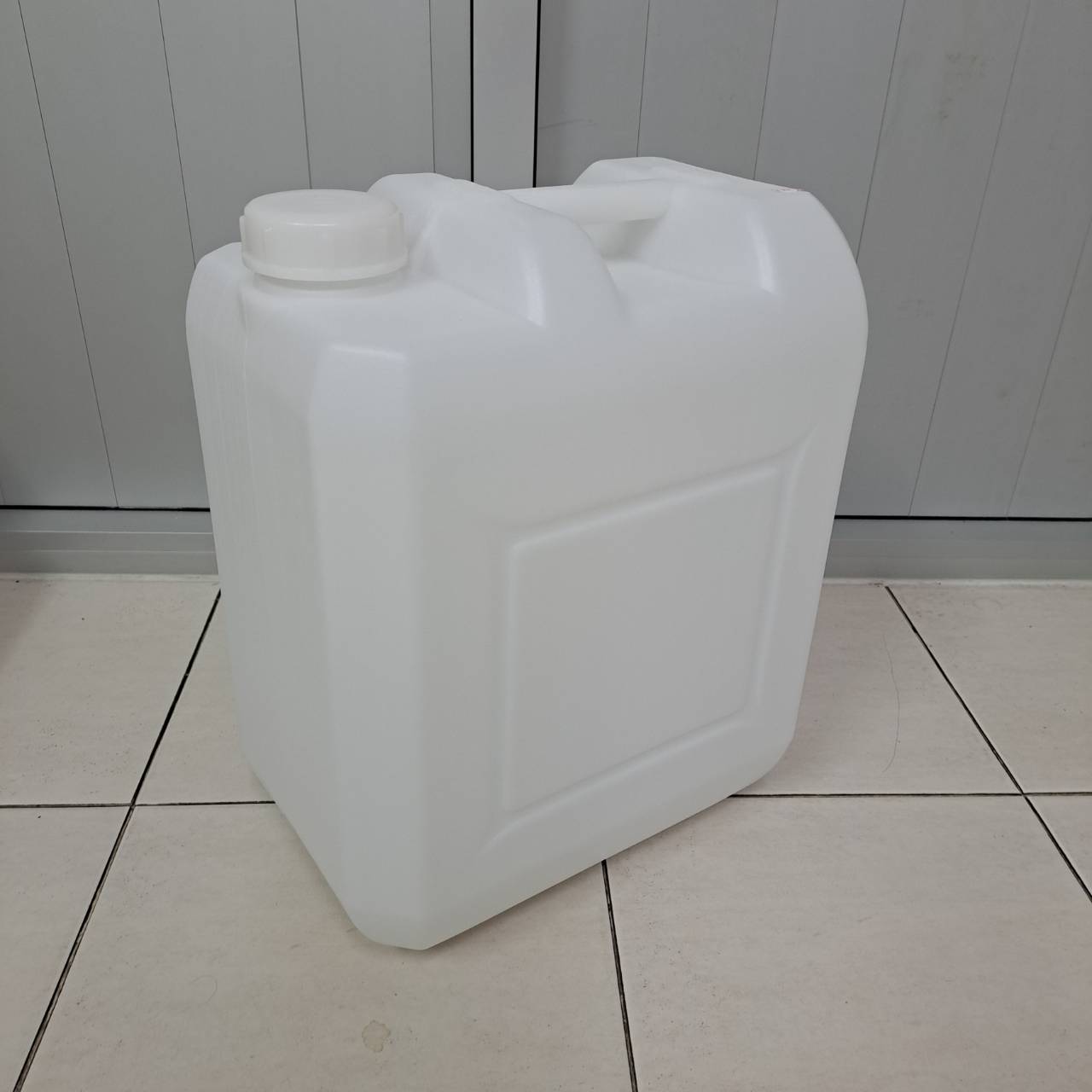 แกลลอน 20 ลิตร AD6 ขาวใส