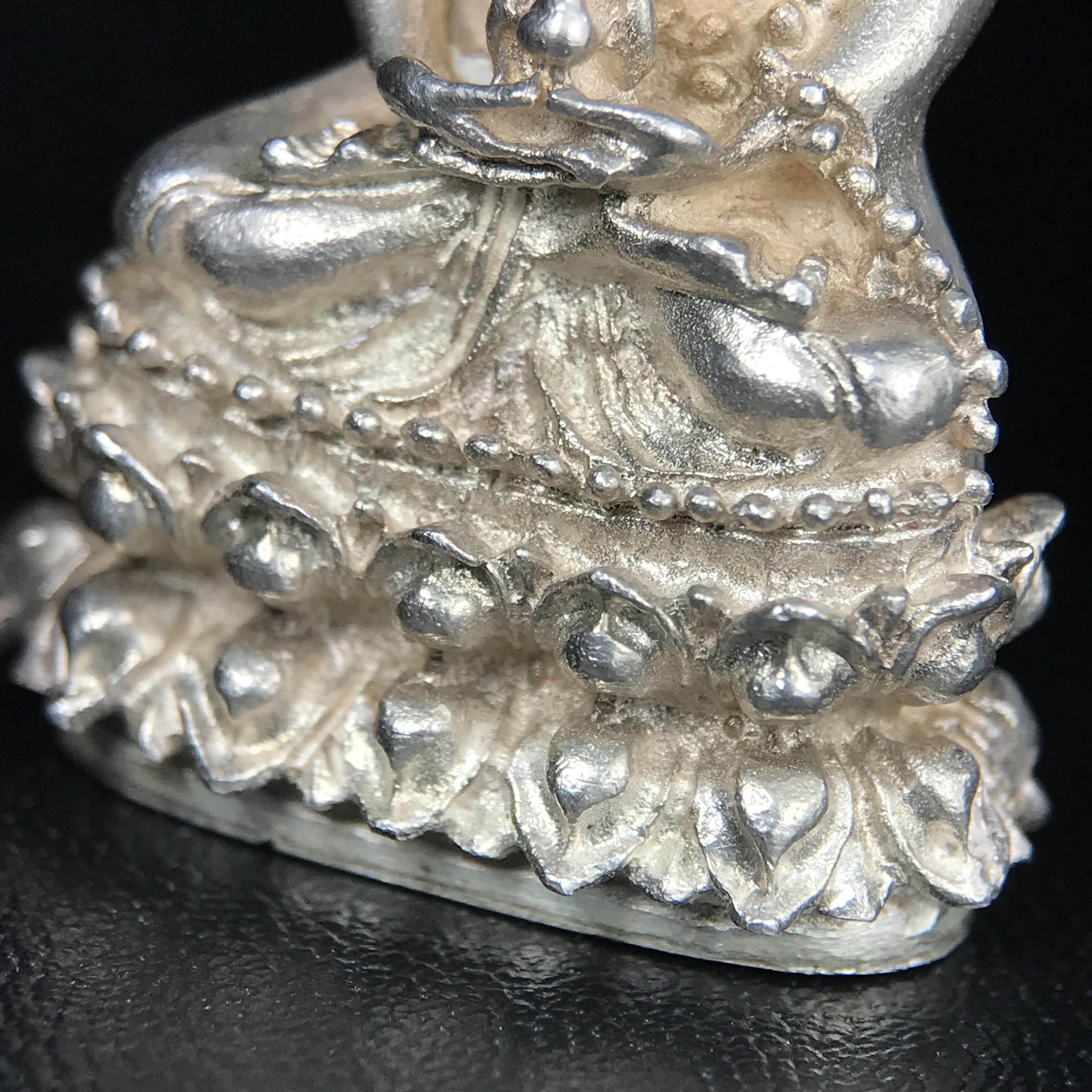 พระกริ่งญาณสังวร(พระกริ่ง ญส.)ปี 2519 เนื้อเงิน(สภาพสวยผิวเดิมขึ้นน้ำทองสวยมาก) สมเด็จพระญาณสังวรและหลวงพ่อคูณ ปริสุทโธ จับสายสูตรร่วมกันในพิธีเททอง ณ อุโบสถวัดบวรนิเวศวิหาร(พิธีใหญ่ เจตนาดี หลวงปู่โต๊ะร่วมปลุกเสก)(แบบนี้ไม่ควรพลาด)หายาก 1ใน 999 องค์