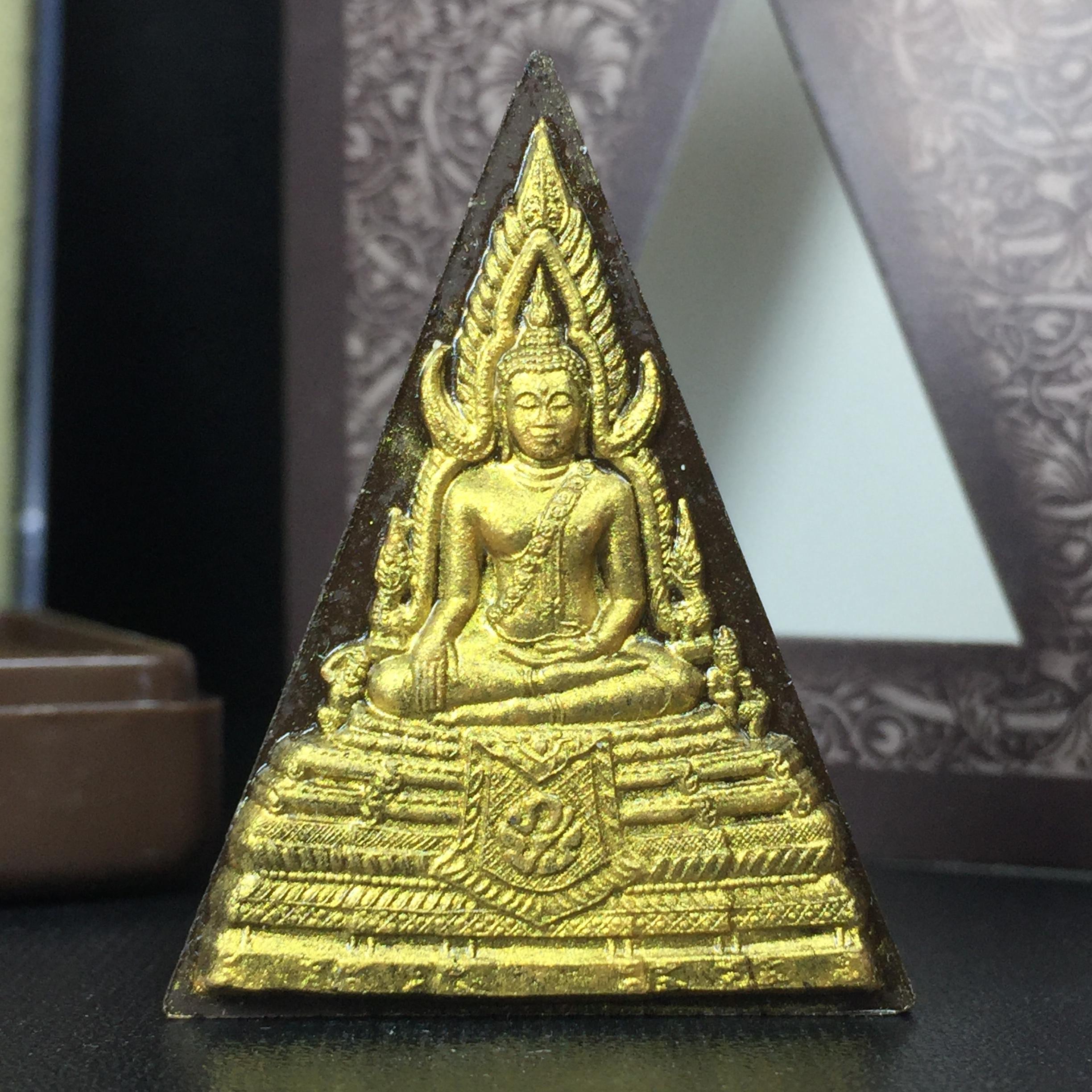 พระพุทธชินราช ภปร. โครงการ "เพราะแผ่นดินนี้ คือ แผ่นดินเกิด" ปี2548(รุ่นแรก) พระผงหลัง ภ.ป.ร. ทองแดง (พระราชทานเส้นพระเจ้า (เส้นผม)และมวลสารจิตรลดา)