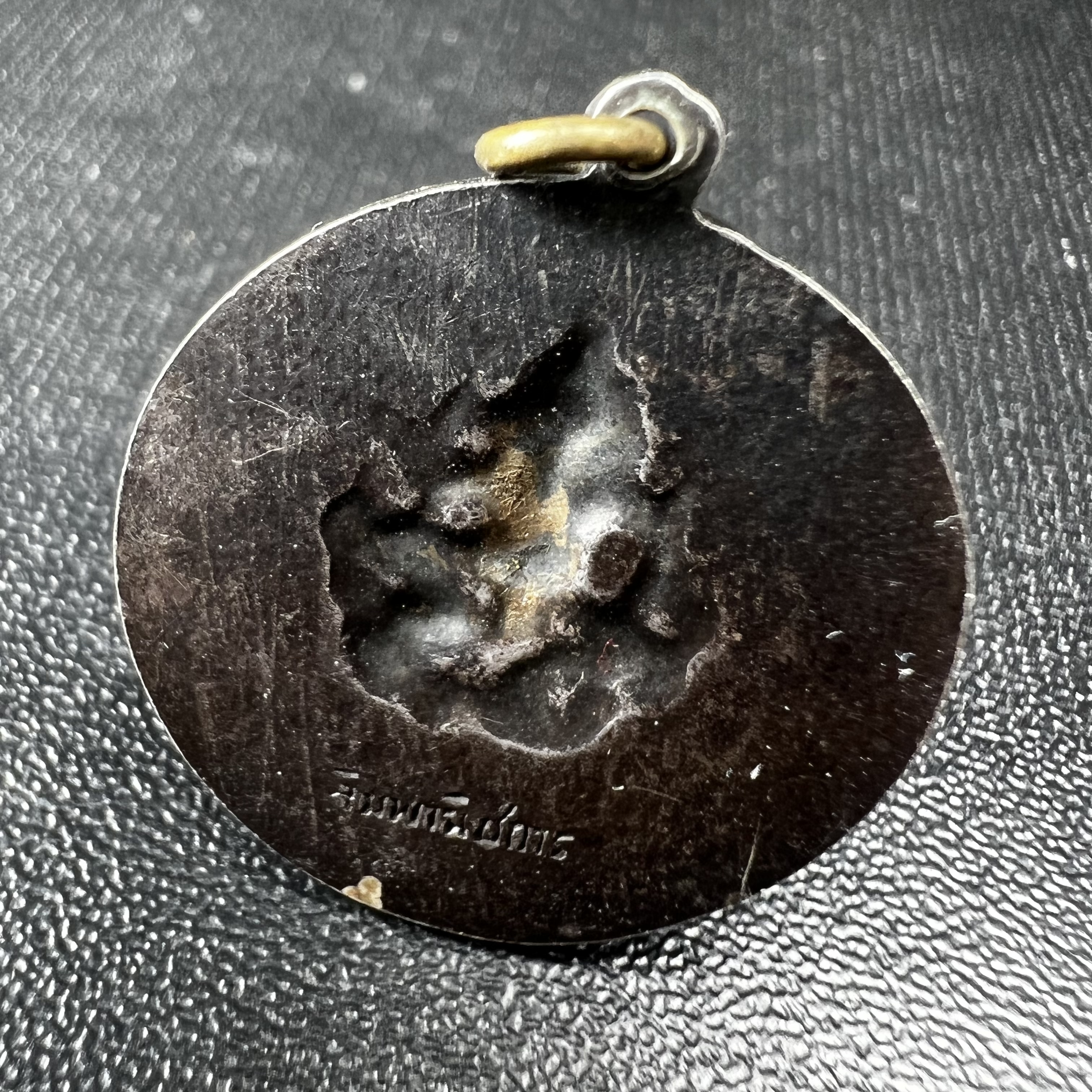 เหรียญพระพิฆเนศวร ปี 2513 จัดสร้างโดย "ท่านอาจารย์ ฉลาด เค้ามูลคดี" เนื้อเงินลงยา(สภาพสวยเดิม ผิวเงินเดิม ผิวลงยาติดเต็มไม่มีกระเทาะ)พิธีใหญ่เป็นเหรียญที่อยู่ในความนิยมสะสมของกลุ่มดารา ศิลปิน หายาก