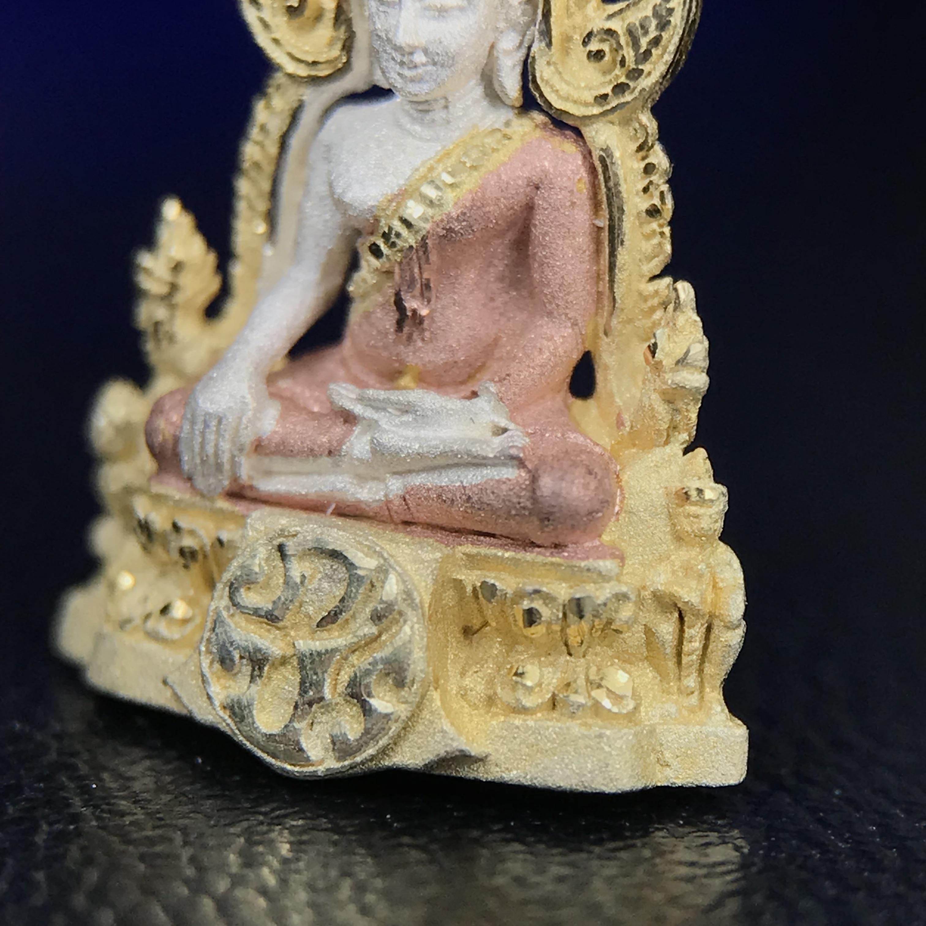 พระพุทธชินราช ภปร. โครงการ เพราะแผ่นดินนี้คือแผ่นดินเกิด เนื้อเงินชุบสามกษัตริย์ ปี2551 ขนาดหน้าตัก1/4นิ้ว(ขนาด1.1x1.6 ซม.) (สวยงามทรงคุณค่า อีกหนึ่งรุ่นยอดนิยมหายาก) (สภาพคัดสวย กล่องบรรจุเดิมครบ)