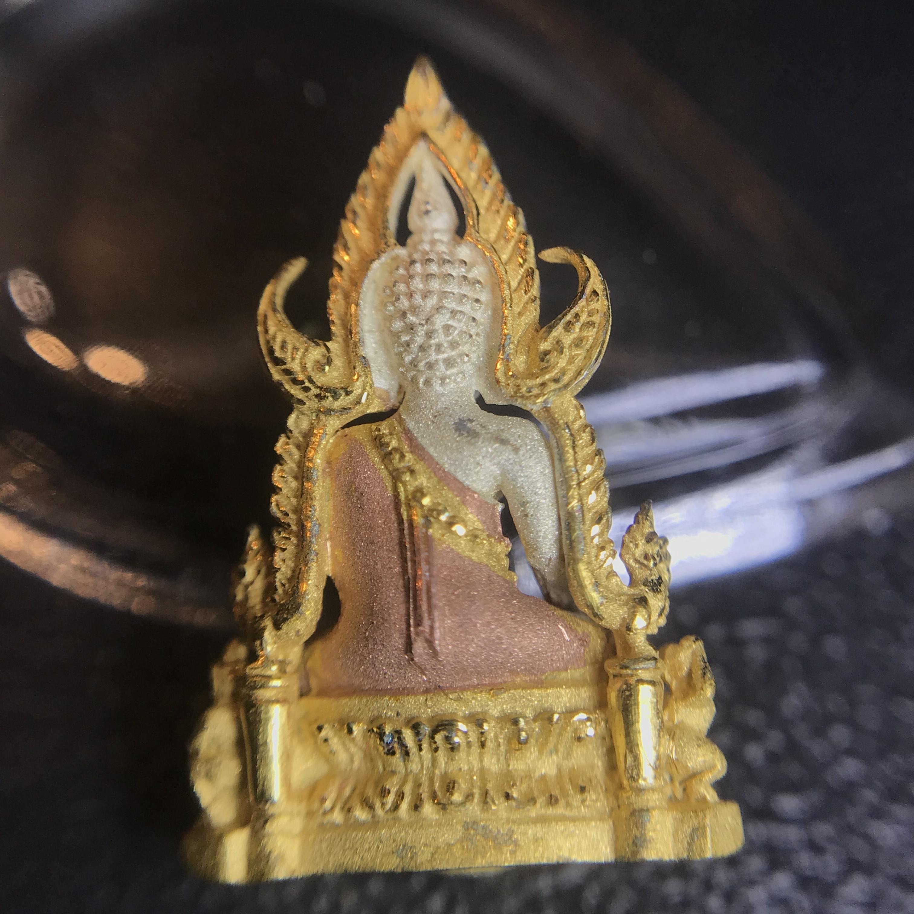 พระพุทธชินราช ภปร. โครงการ "เพราะแผ่นดินนี้ คือ แผ่นดินเกิด" ปี2548(รุ่นแรก) ลอยองค์ หน้าตัก 1/4 นิ้ว เนื้อเงินสามกษัตริย์