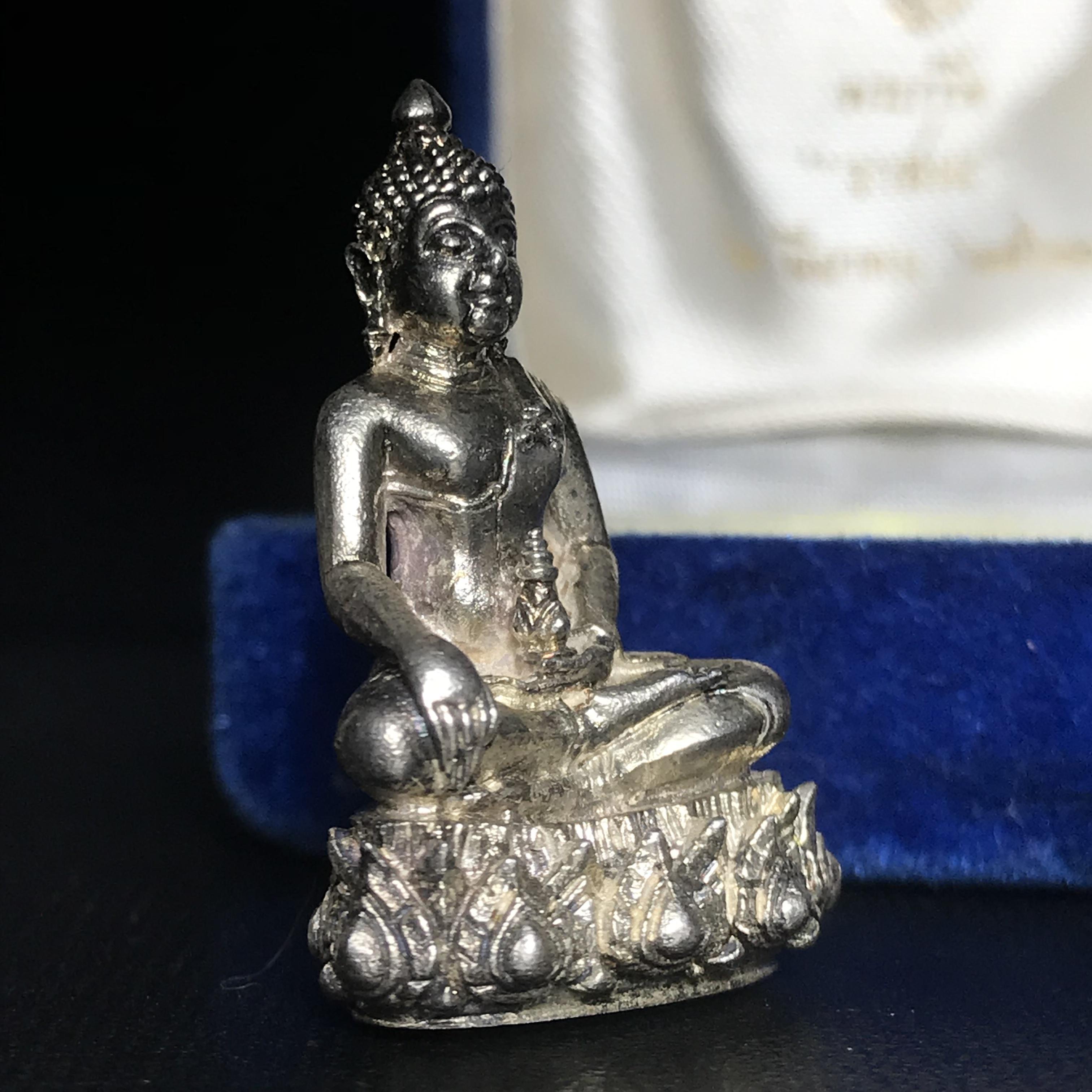 พระกริ่งวาสนา 80 พรรษา สมเด็จพระสังฆราช (วาสน์) วัดราชบพิธฯ ปี2521 เนื้อเงิน(ตอกหมายเลข)พร้อมกล่องบรรจุเดิม(หายาก)