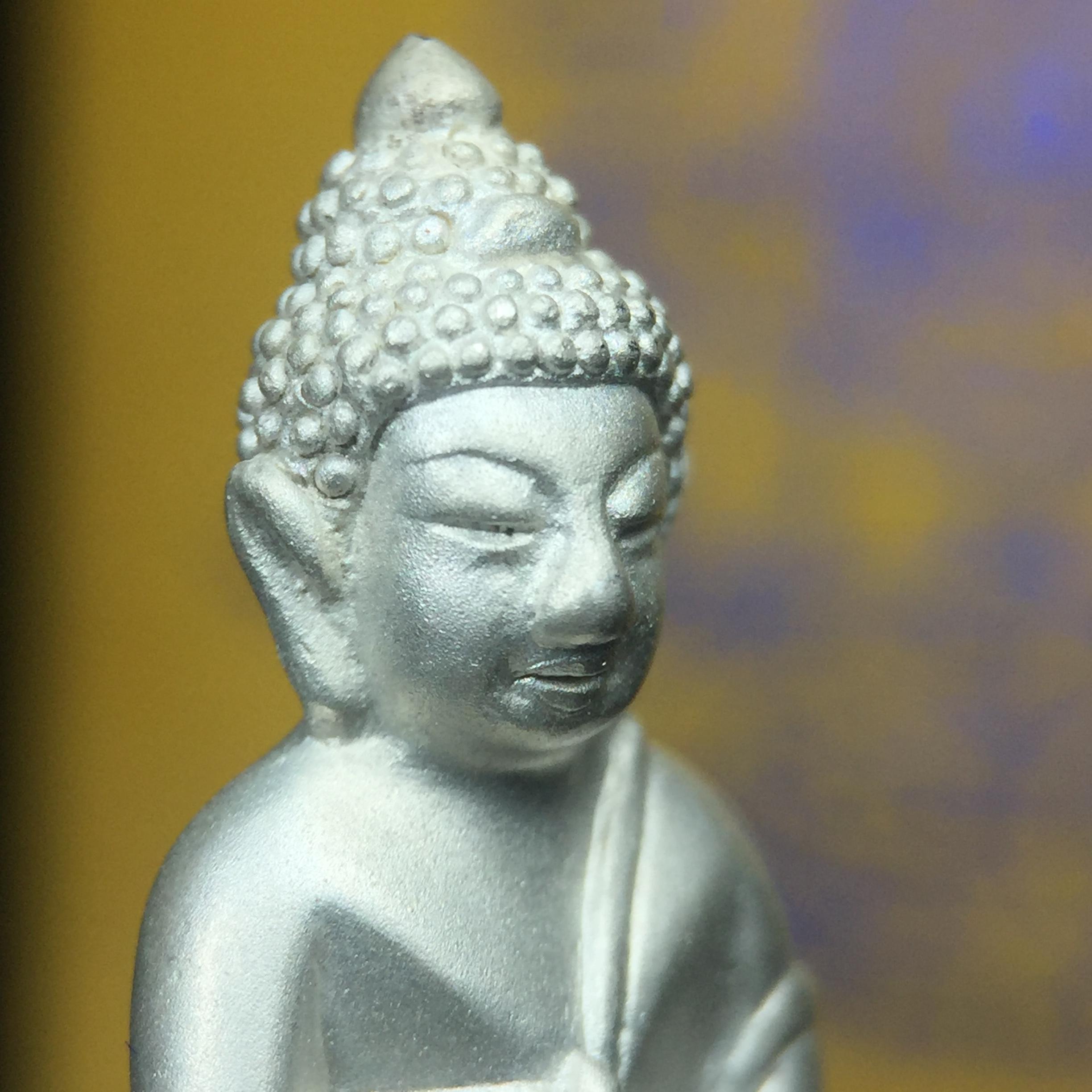 พระกริ่งสมเด็จญาณ วัดบวรนิเวศวิหาร เนื้อเงินบริสุทธิ์ 92.5% ตรากาญจนาภิเษกทองคำ(เนื้อทองคำแท้) พระราชทานแจกเมื่อ 3 ตุลาคม 2538 จัดสร้างในวโรกาส สมเด็จพระญาณสังวร สมเด็จพระสังฆราช ฉลองพระชนมายุครบ 82 พรรษา และฉลองครองราชสมบัติครบ 50 ปี รัชกาลที่ 9(หายาก)