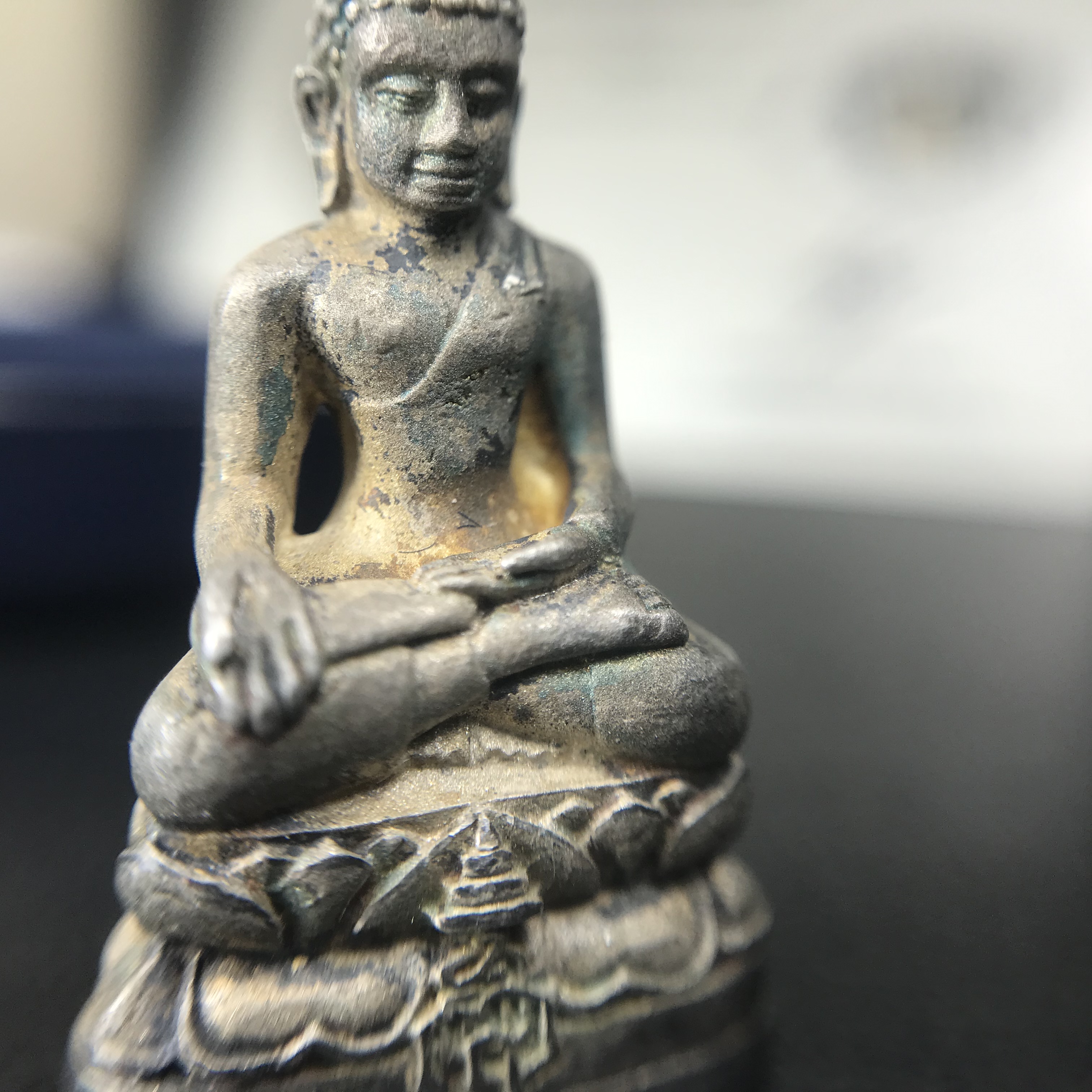 พระกริ่งไพรีพินาศ ญสส.มูลนิธิพิทักษ์ดวงตาประชาชน ฉลองศิริราชสมบัติครองราชย์ 50 ปี เนื้อเงิน(ผิวเดิม ขึ้นรุ้งธรรมชาติ แบบนิยม สวยมาก) พร้อมกล่องบรรจุเดิมและการ์ดใบรับรองเดิมครบ