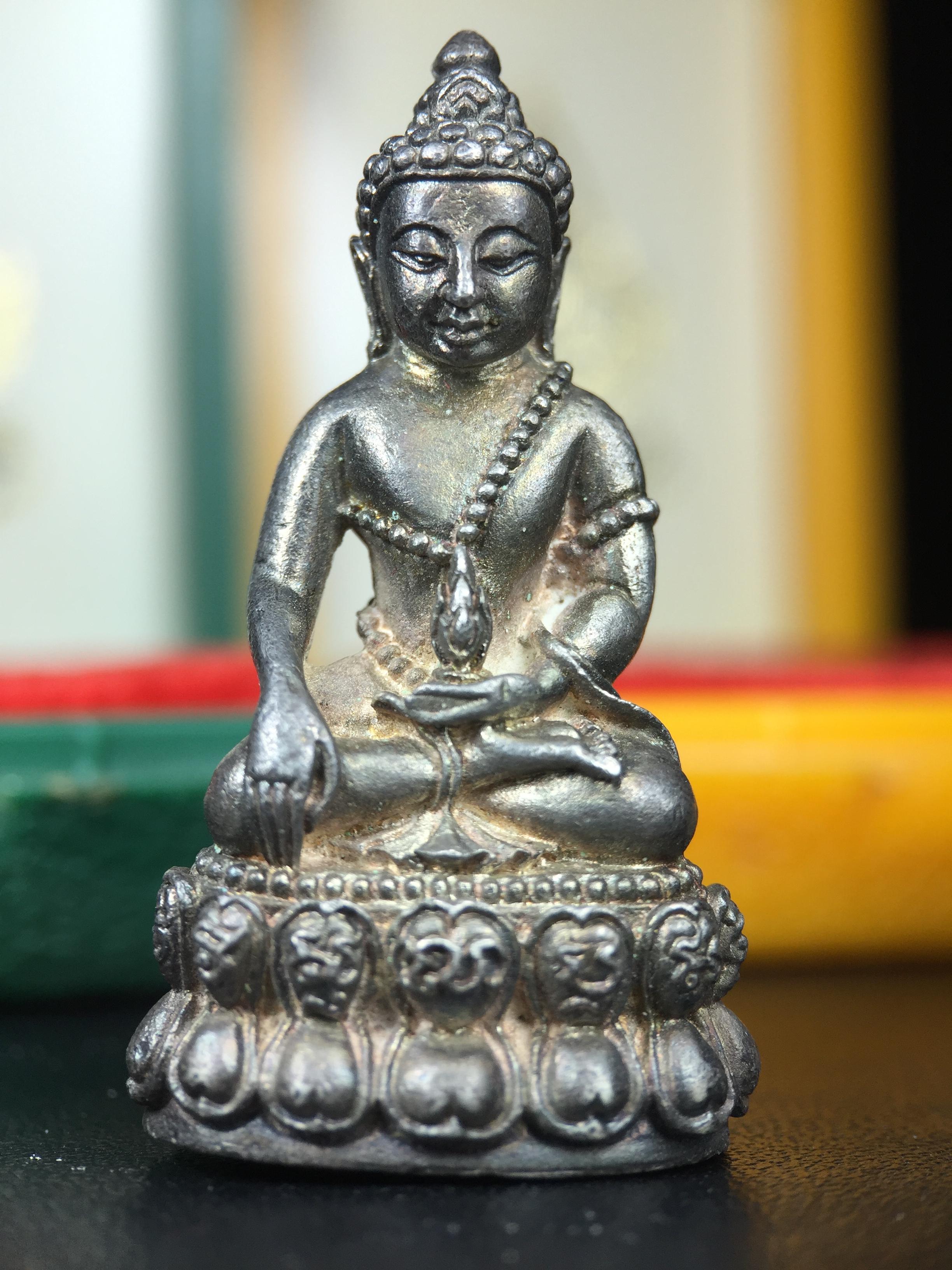 พระกริ่ง-พระชัยวัฒยน์วาสนาสมเด็จพระสังฆราช(วาสน์)วัดราชบพิธฯปี2531 เนื้อเงิน สร้างเป็นที่ระลึกในคราวที่สมเด็จพระอริยวงศาคตญาณ สมเด็จพระสังฆราช(วาสน์ วาสโน)มีพระชนมายุครบ90พรรษา(ในหลวง ร.9 เสด็จในพิธี)งานแกะแม่พิมพ์โดย นายช่างเกษม มงคลเจริญ)หายาก