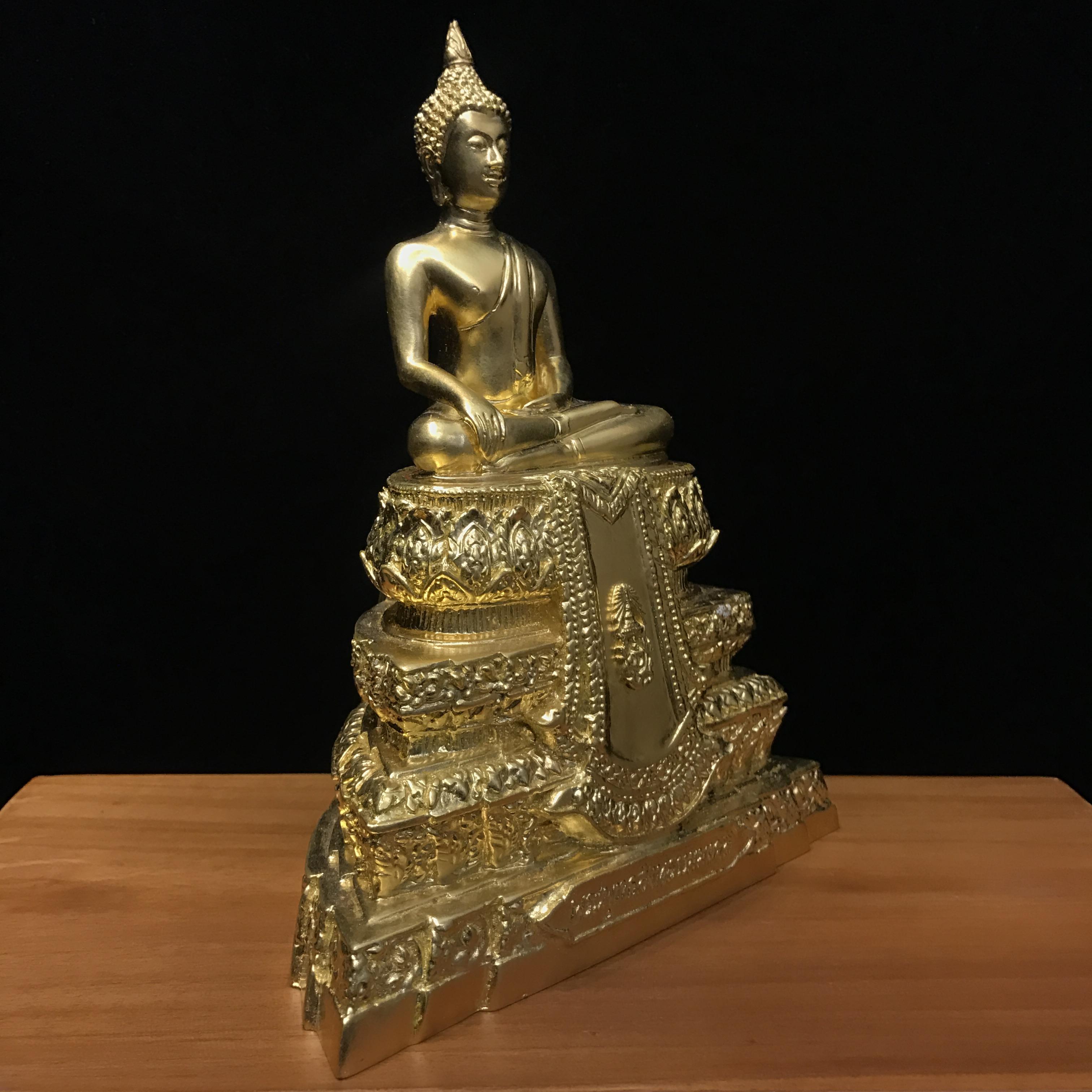 พระพุทธสิงหธรรมมงคล ภปร. รุ่นแรก พุทธสมาคมฯ จัดสร้าง ปี2547 เนื้อโลหะผสมปิดทอง หน้าตัก ๓ นิ้ว