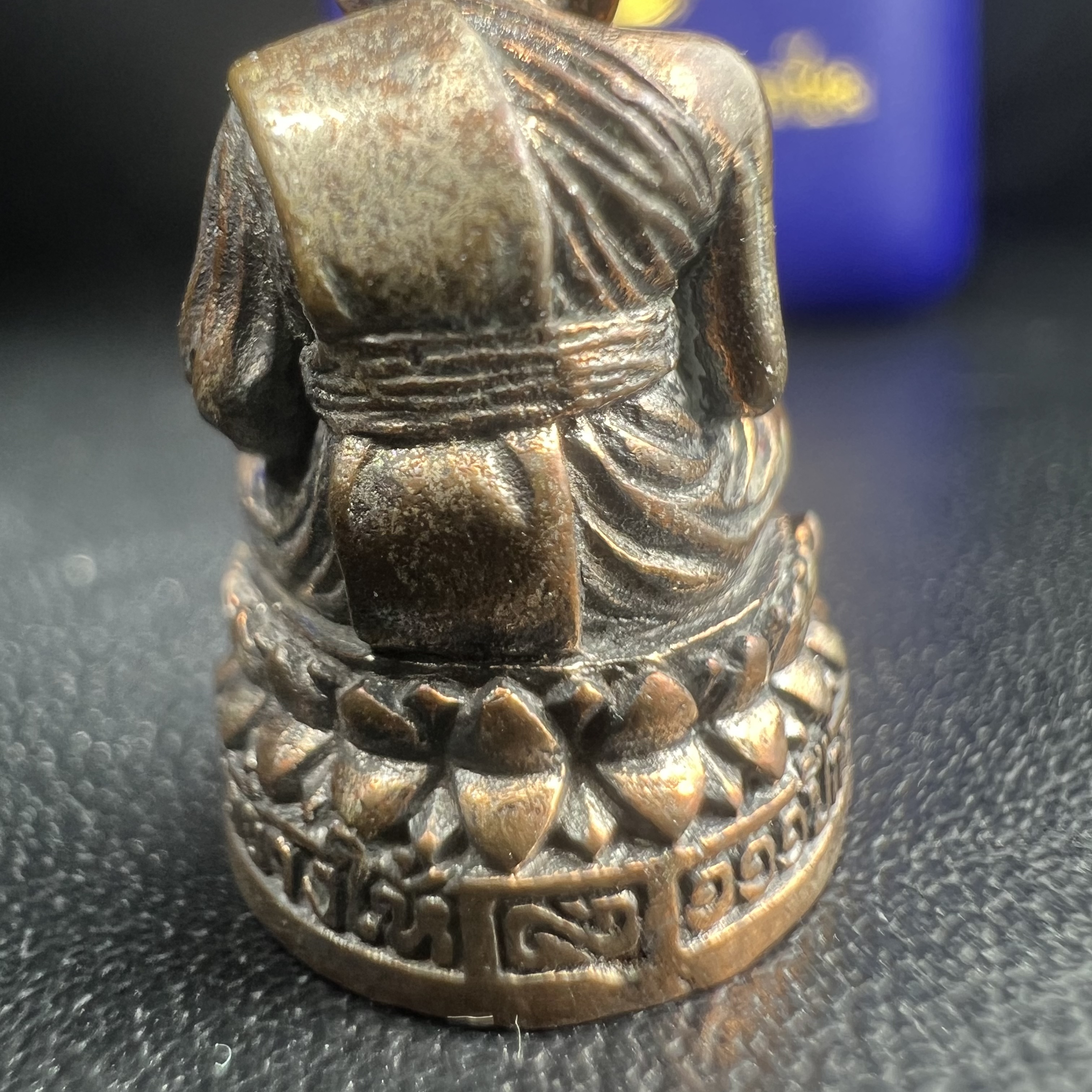 รูปเหมือนหล่อลอยองค์หลวงปู่ทวด รุ่น 111ปี กระทรวงกลาโหม เนื้อนวโลหะรมดำ-ปัดเงา ปี2540 พิธีใหญ่ เข้มขลัง นิยม พร้อมกล่องบรรจุเดิม(คัดสภาพสวยผิวเทพๆผิวรุ้งๆ)ทั้งพิธีทั้งพุทธศิลป์ทรงคุณค่าอีกหนึ่งรุ่นยอดนิยม