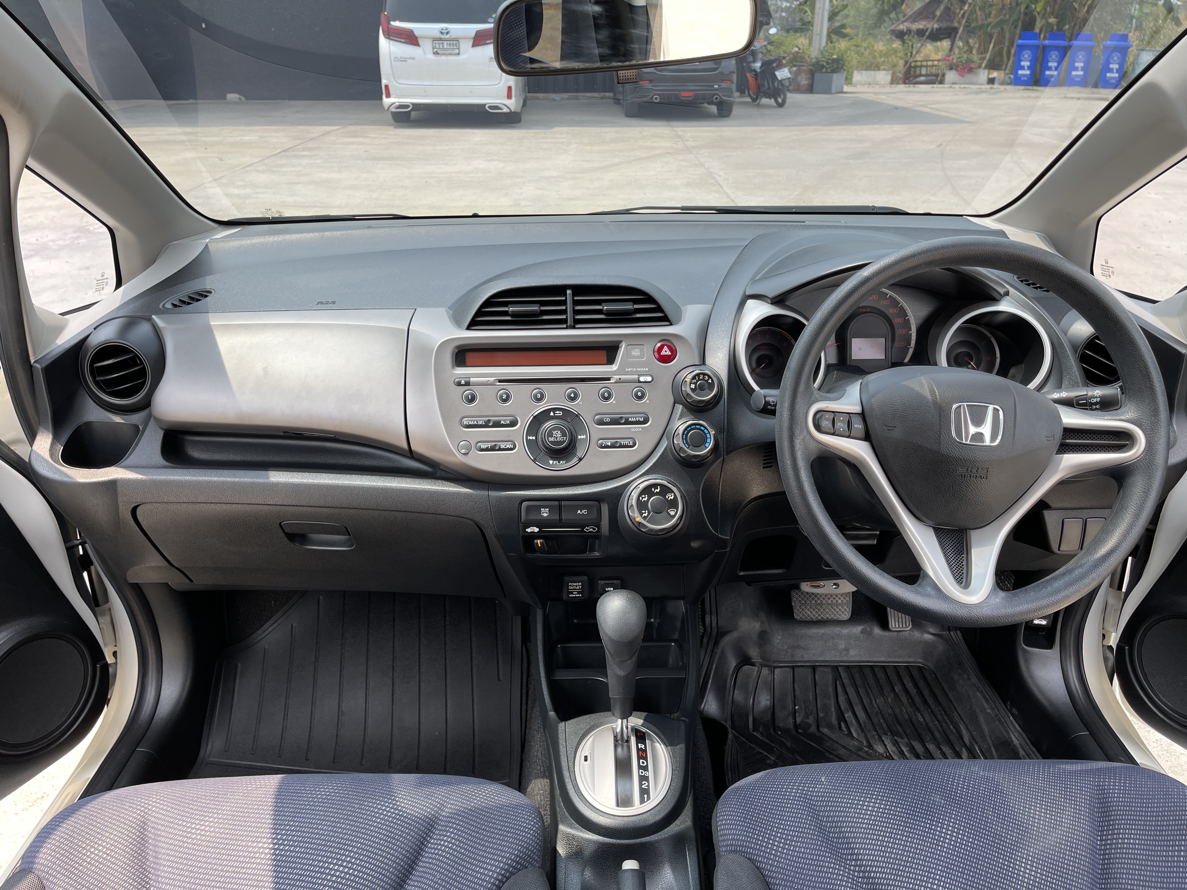 Honda Jazz 1.5 V At 2013 ขาว