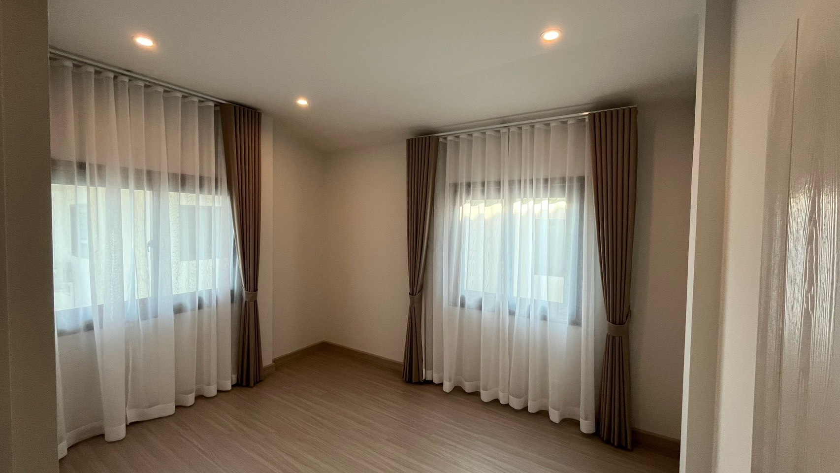 For Rent : Kohkaew, Supalai Lake Ville, 4 Bedrooms 3 Bathrooms