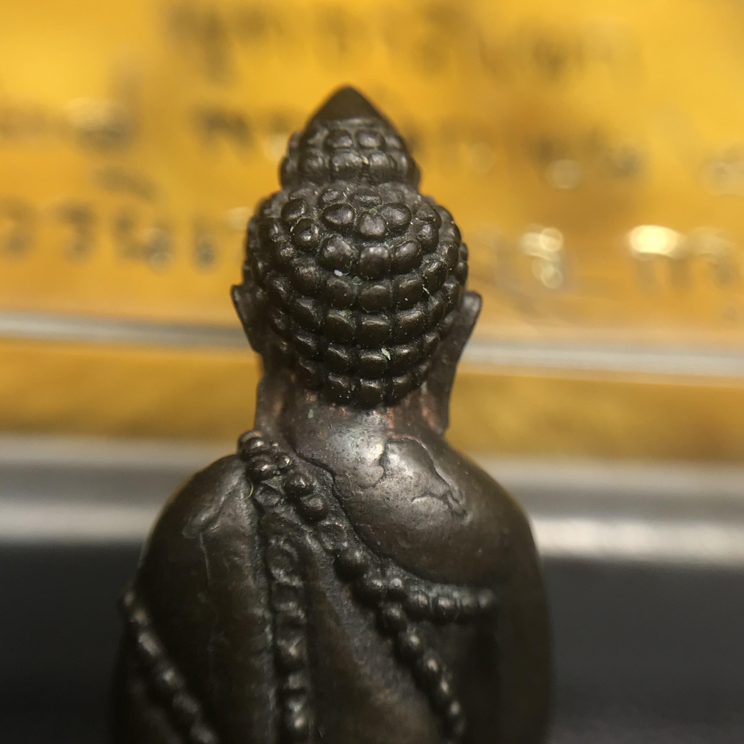 พระกริ่งภูริทัตโต (หลวงปู่มั่น ภูริทัตโต) เนื้อนวโลหะ ปี 2520 สุดยอดพระเกจิสายวิปัสสนากรรมฐานปลุกเสก (สมเด็จพระญาณสังวรเป็นประธานเททอง)(สภาพสวยครบกล่องเดิม)