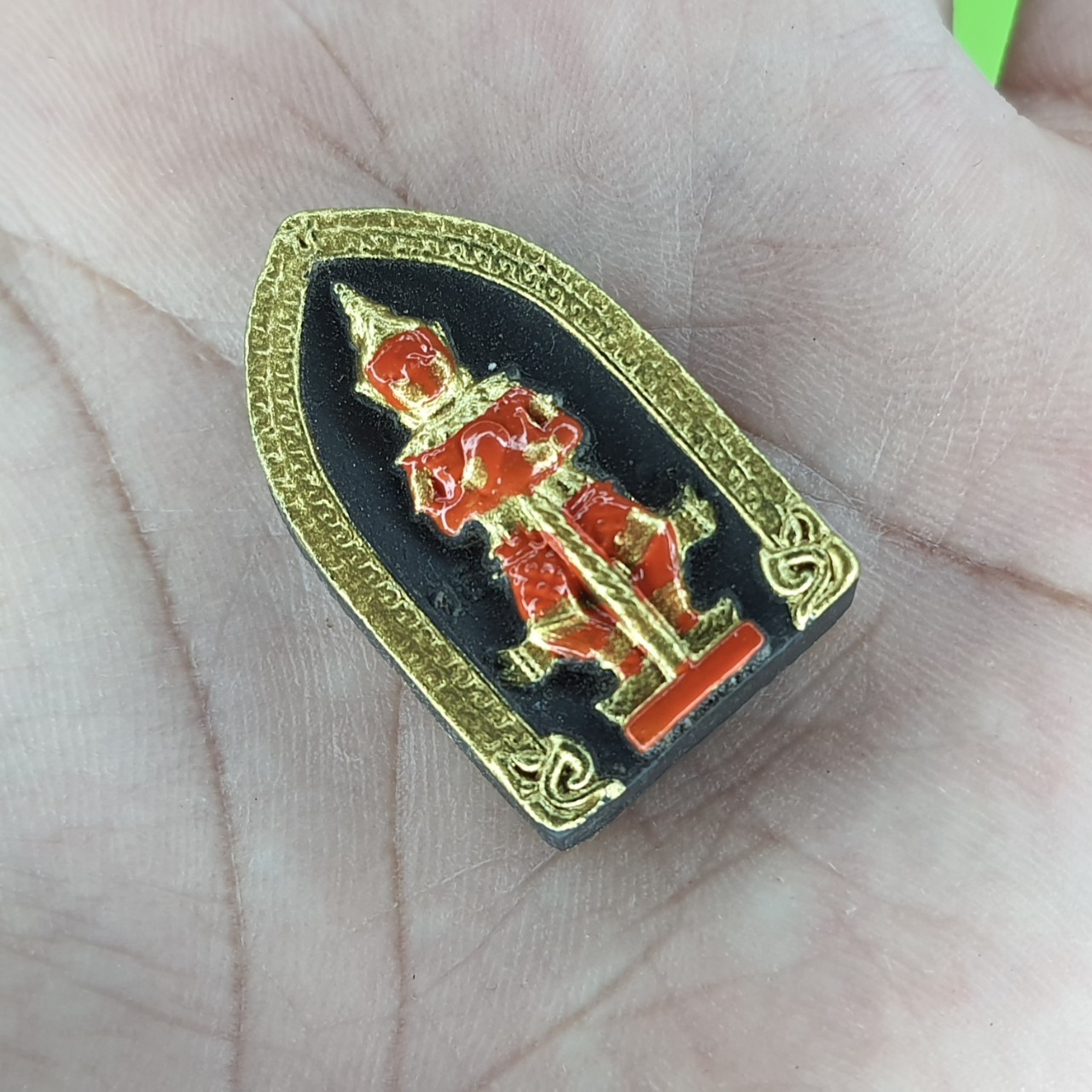 พระเครื่อง ท้าวเวสสุวรรณ เลี่ยมกรอบสีดำ แต่ง สีส้ม รุ่น แก้ปีชง รวยไม่จบ จนไม่เป็น ภัยไม่มี ท้าวเวสสุวรรณ พระแท้ ท้าวเวสสุวัณ