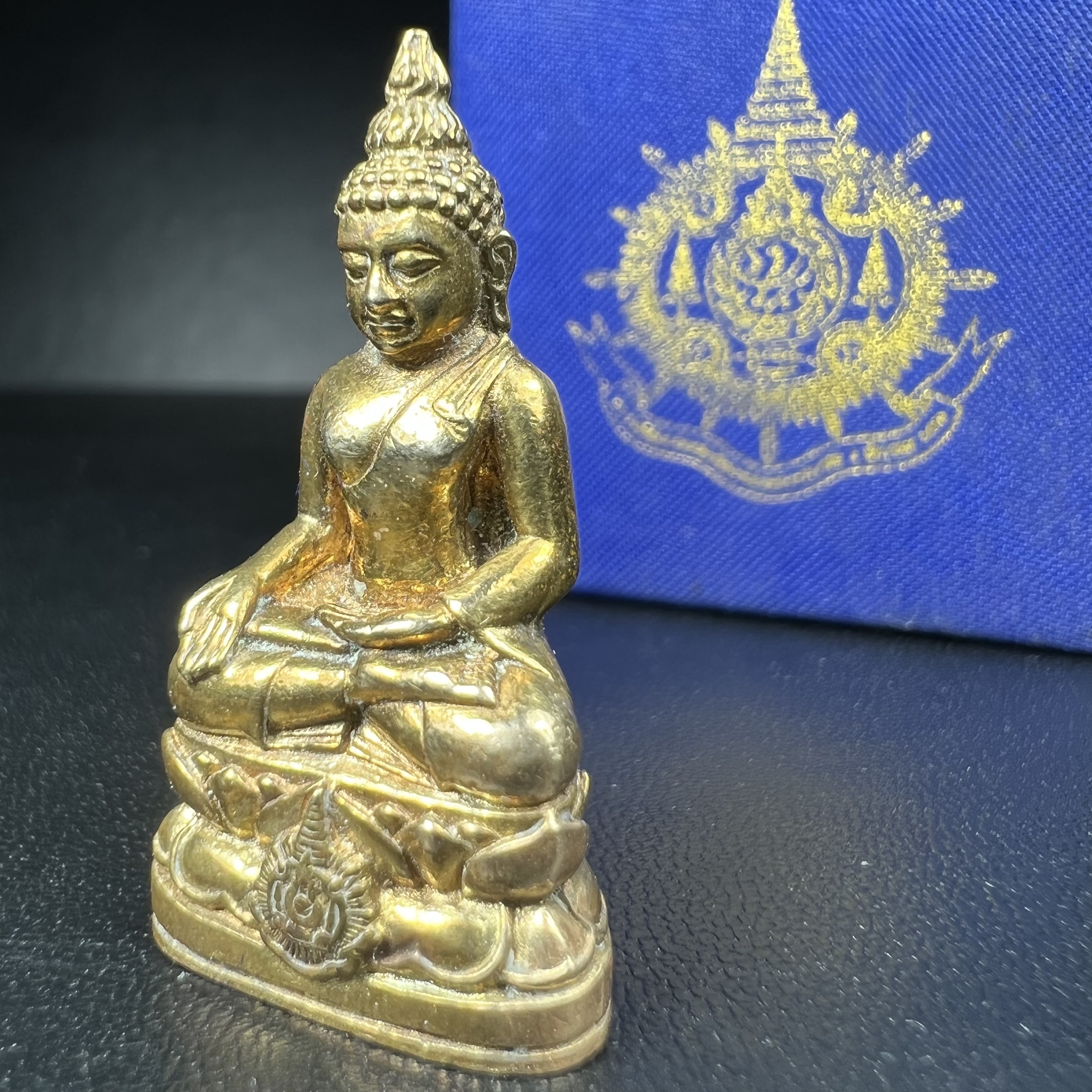 พระกริ่งไพรีพินาศ เฉลิมพระเกียรติ พระบาทสมเด็จพระเจ้าอยู่หัวรัชกาลที่9 พระชนมพรรษา 6 รอบ ปี2542เนื้อสัมฤทธิ์(บรรจุเหล็กไหล)ดีนอก-ดีใน