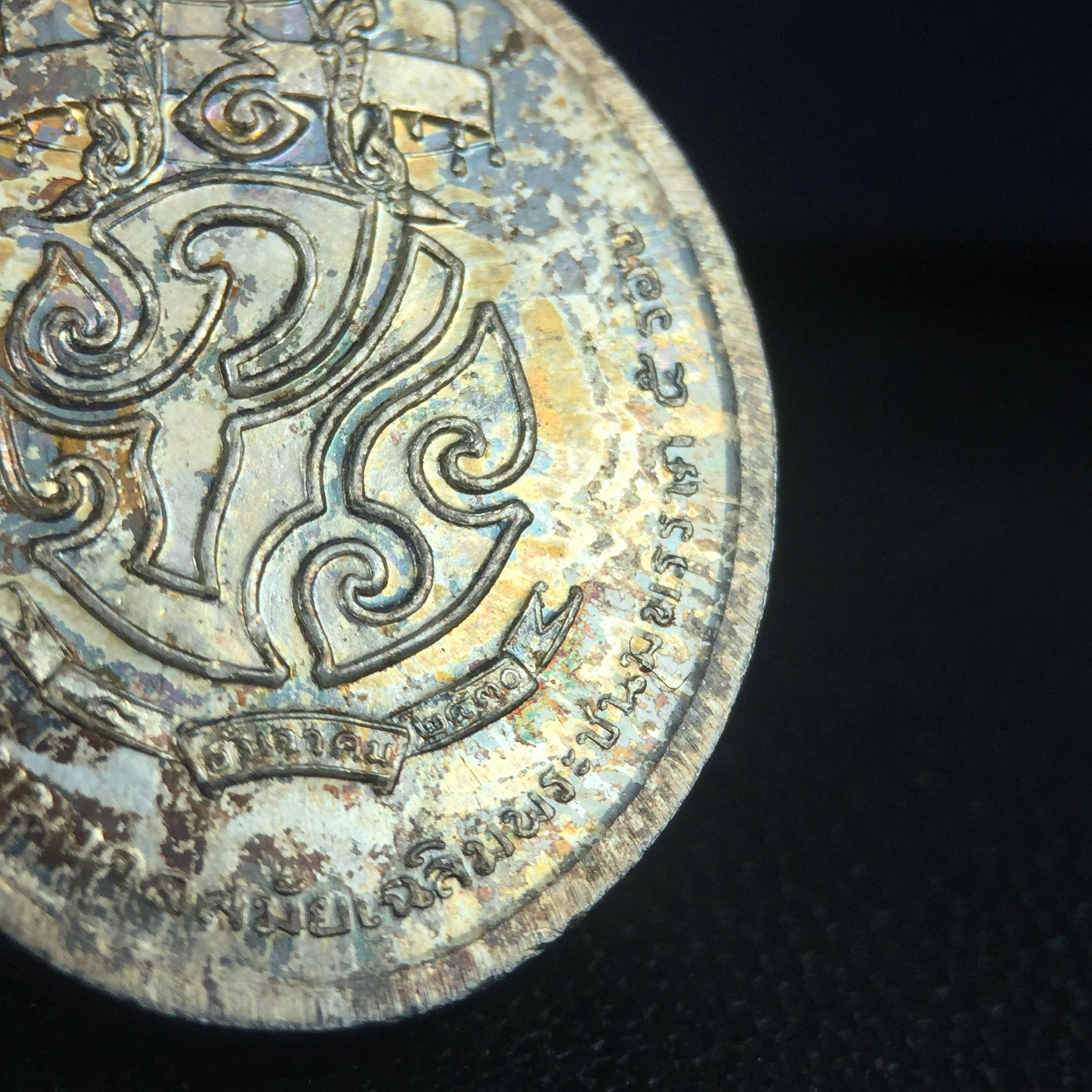 เหรียญพระชัยหลังช้าง ภปร. ครบ 5 รอบ ในหลวงรัชกาลที่9 พ.ศ.2530 พิมพ์เล็ก เนื้อเงิน(หนัก 2 สลึง)(สภาพผิวเดิมขึ้นสีรุ้งธรรมชาติสวยมาก)หายาก สภาพสวยเดิมพร้อมกล่องบรรจุเดิมครบสมบูรณ์(พิธีใหญ่ รุ่นยอดมนิยม)