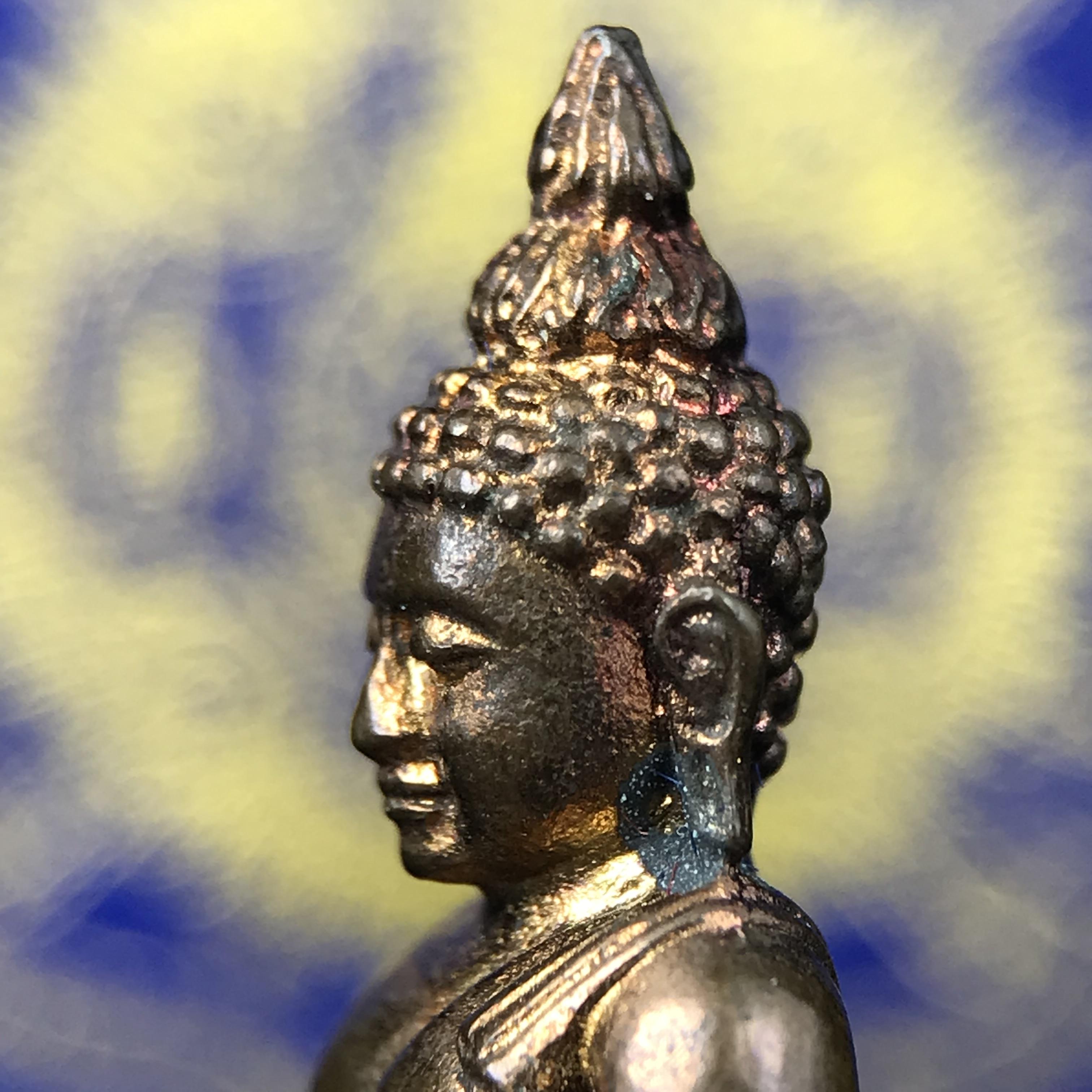 พระกริ่งไพรีพินาศ บรรจุเหล็กไหล ครั้งแรกและครั้งเดียวในประวัติศาสตร์ เฉลิมพระเกียรติ พระบาทสมเด็จพระเจ้าอยู่หัวรัชกาลที่9 พระชนมพรรษา 6 รอบ ปี2542 เนื้อสัมฤทธิ์(บรรจุเหล็กไหล)ดีนอก-ดีใน พิธีใหญ่ มวลสารเด่น (หายาก)