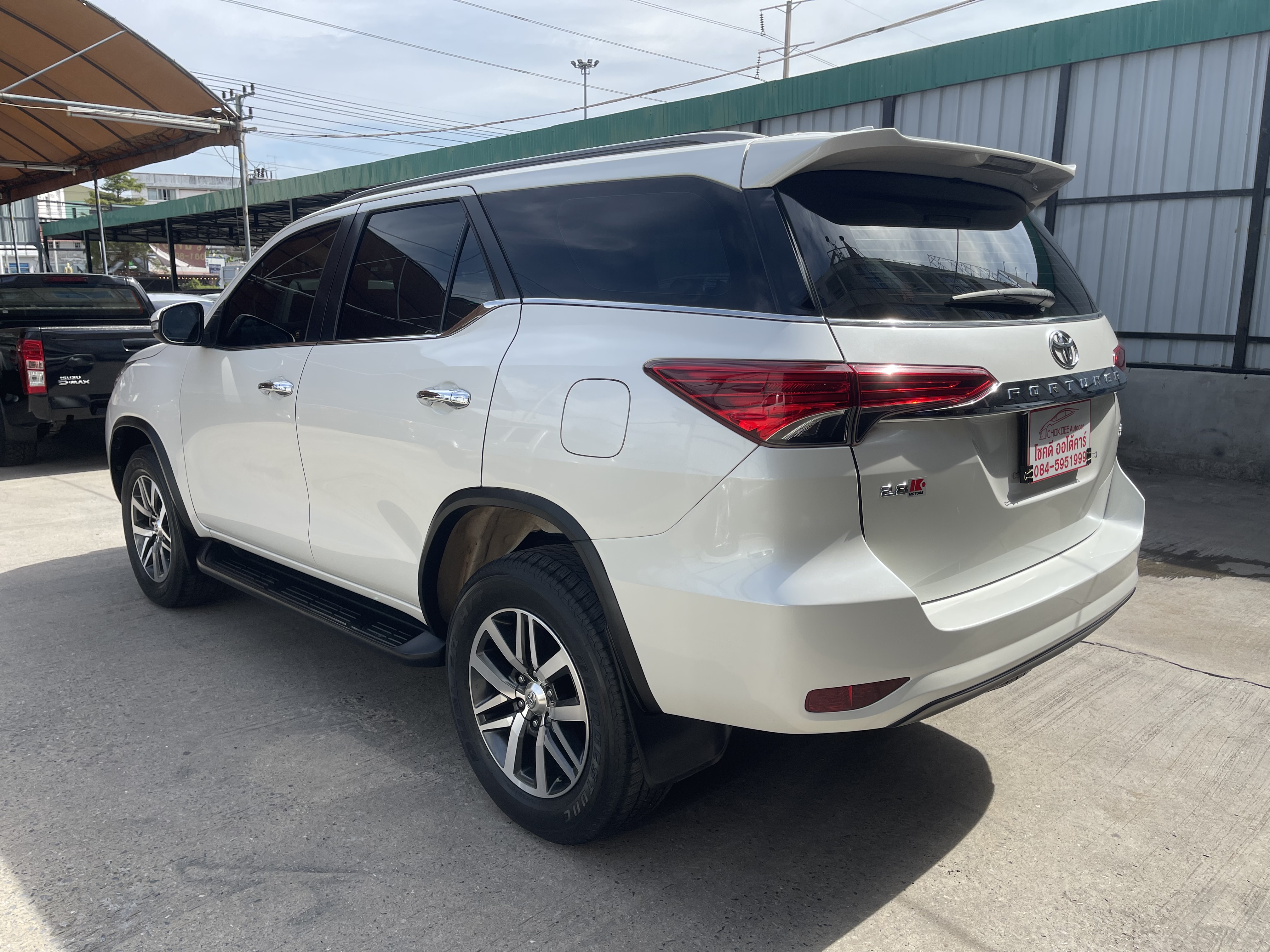 Toyota Fortuner 2.8 V 2WD At 2016 ขาวมุก