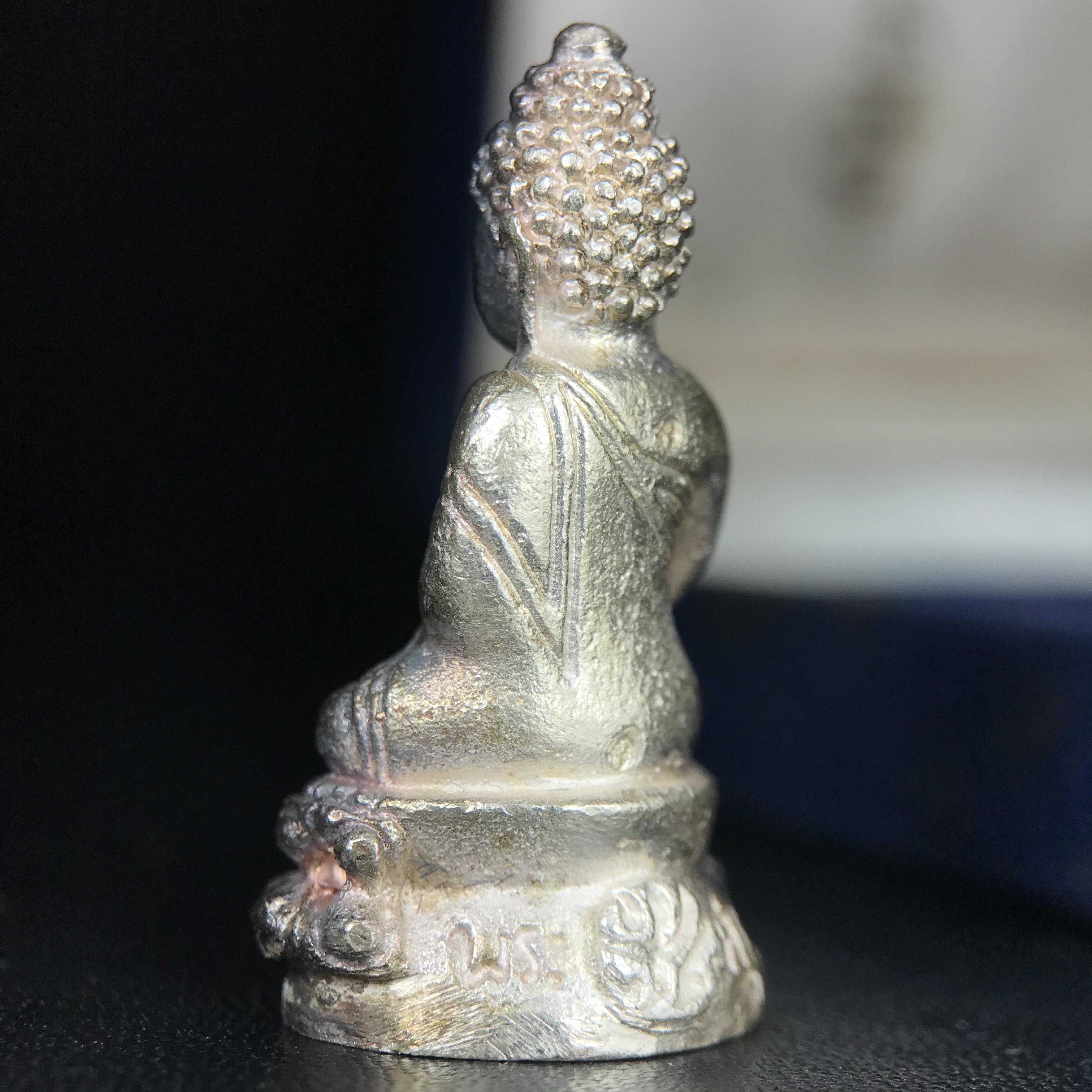 พระกริ่งศาสดา ภปร. วัดบวรนิเวศวิหาร ปี 2532 จัดสร้างในโอกาสสองทศวรรษรามาธิบดี เพื่อศูนย์การแพทย์สิริกิติ์ เนื้อเงิน(ผิวเดิมสวยงาม) (พิธีใหญ่ มวลสารมงคล สวยงามเข้มขลัง)สมเด็จพระญาณสังวร สมเด็จพระสังฆราชฯเสด็จเททอง***ตอกโค๊ตหมายเลข ๒๙๘***