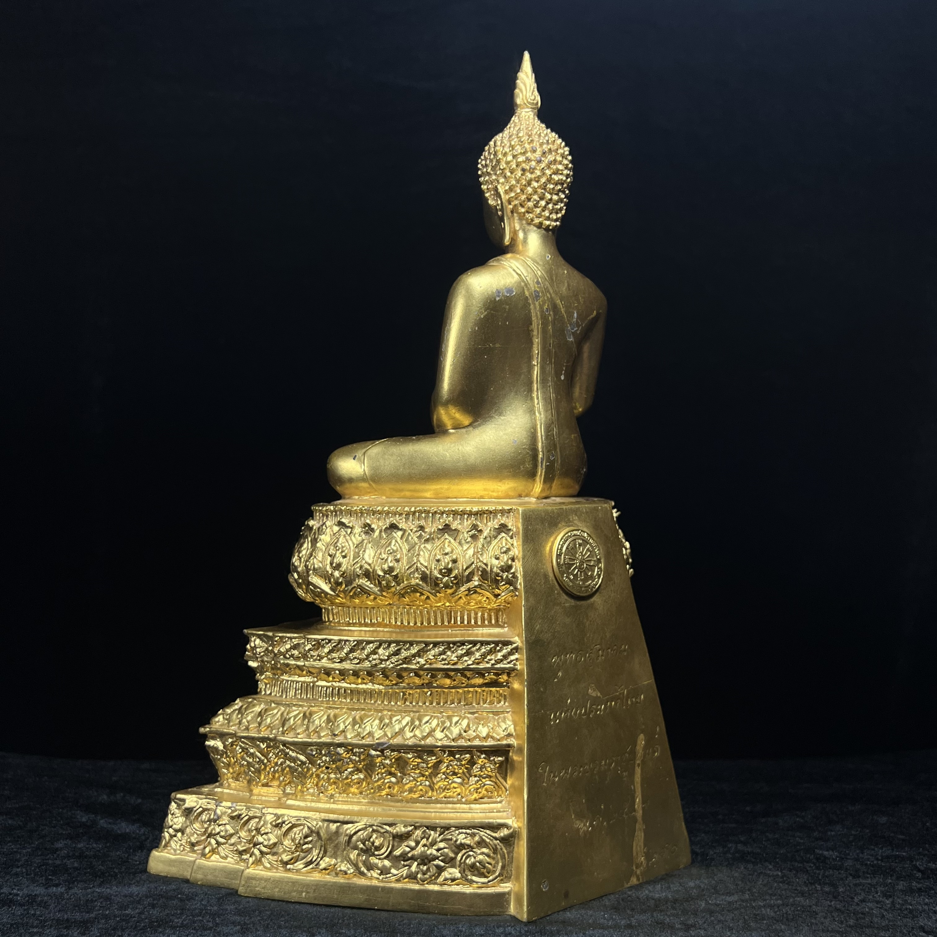 พระพุทธสิงหธรรมมงคล ภปร. รุ่นแรก พุทธสมาคมแห่งประเทศไทย ในพระบรมราชูปถัมภ์ จัดสร้าง ปี2547 เนื้อโลหะผสมปิดทอง หน้าตัก 5 นิ้ว(1 ใน 1999 องค์)หายาก