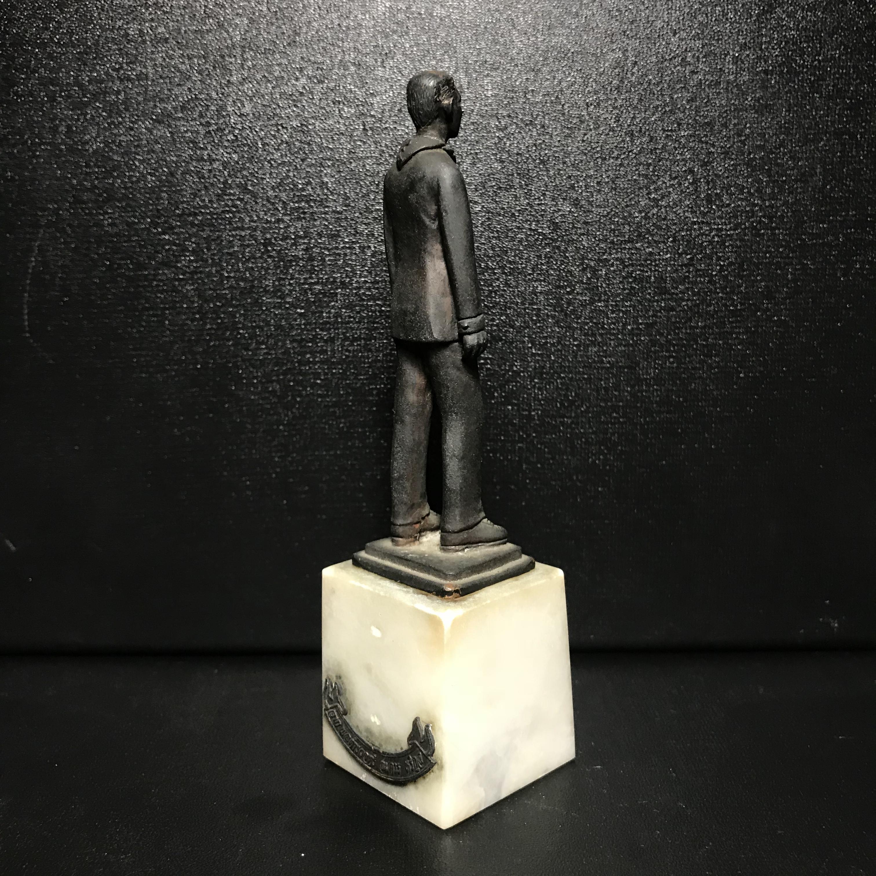 พระบรมรูปหล่อ ผู้ให้กำเนิดลูกเสือชาวบ้าน ในหลวงรัชกาลที่ 9 ทรงชุดลูกเสือชาวบ้าน ฐานหินอ่อน(หายาก)