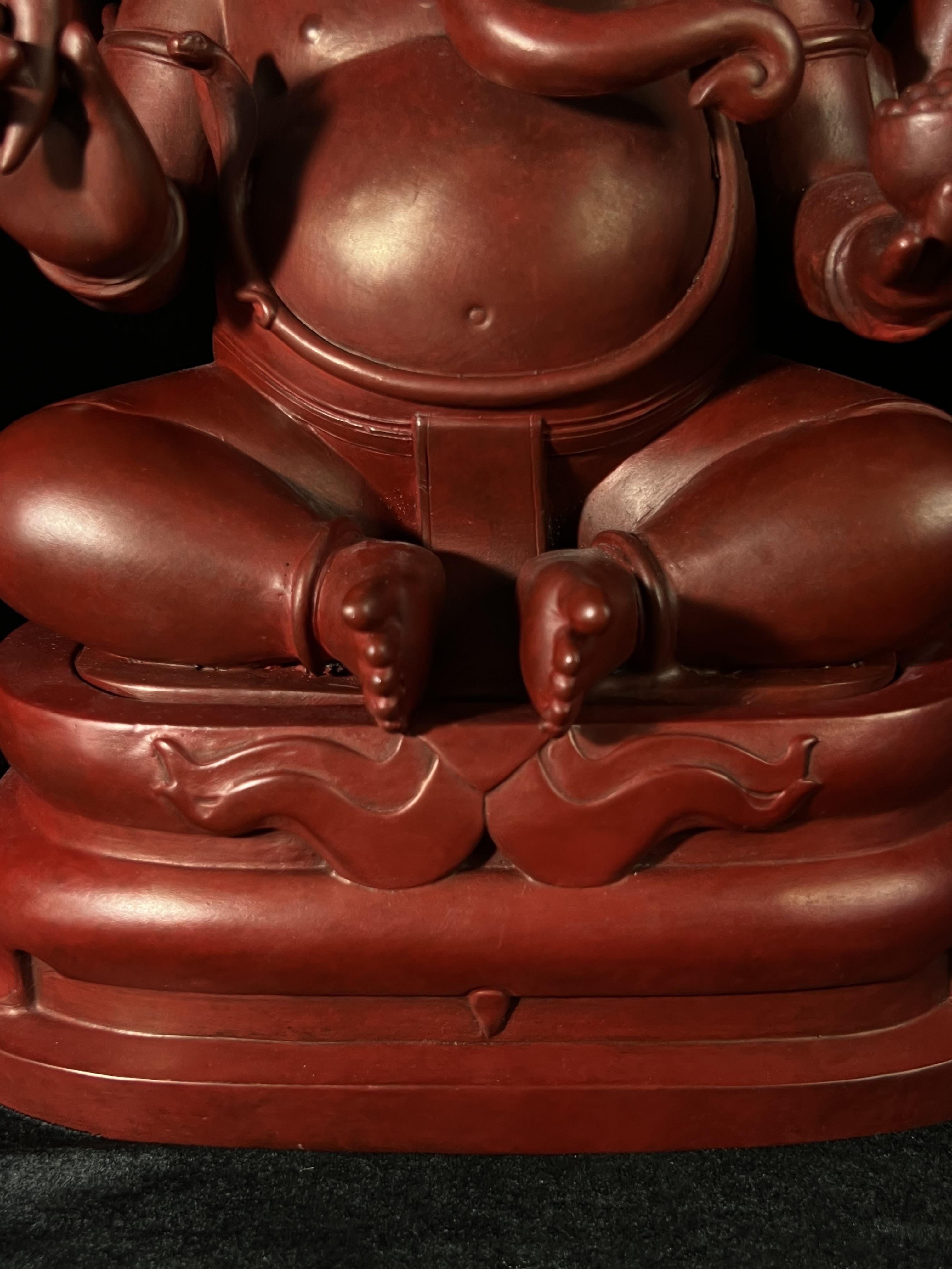 พระพิฆเนศวร 65 ปี คณะจิตรกรรมฯ มหาวิทยาลัยศิลปากร ปี 2551 ขนาดบูชาลอยองค์ หน้าตัก 9 นิ้ว(เนื้อสำริดแดงพลาติน่า)***สีแดงหายาก*** ออกแบบและปั้นโดย รองศาสตราจารย์วิชัย สิทธิรัตน์ ปัจจุบันดำรงตำแหน่งทางวิชาการเป็นศาตราจารย์ ศิลปินแห่งชาติสาขาประติมากรรม